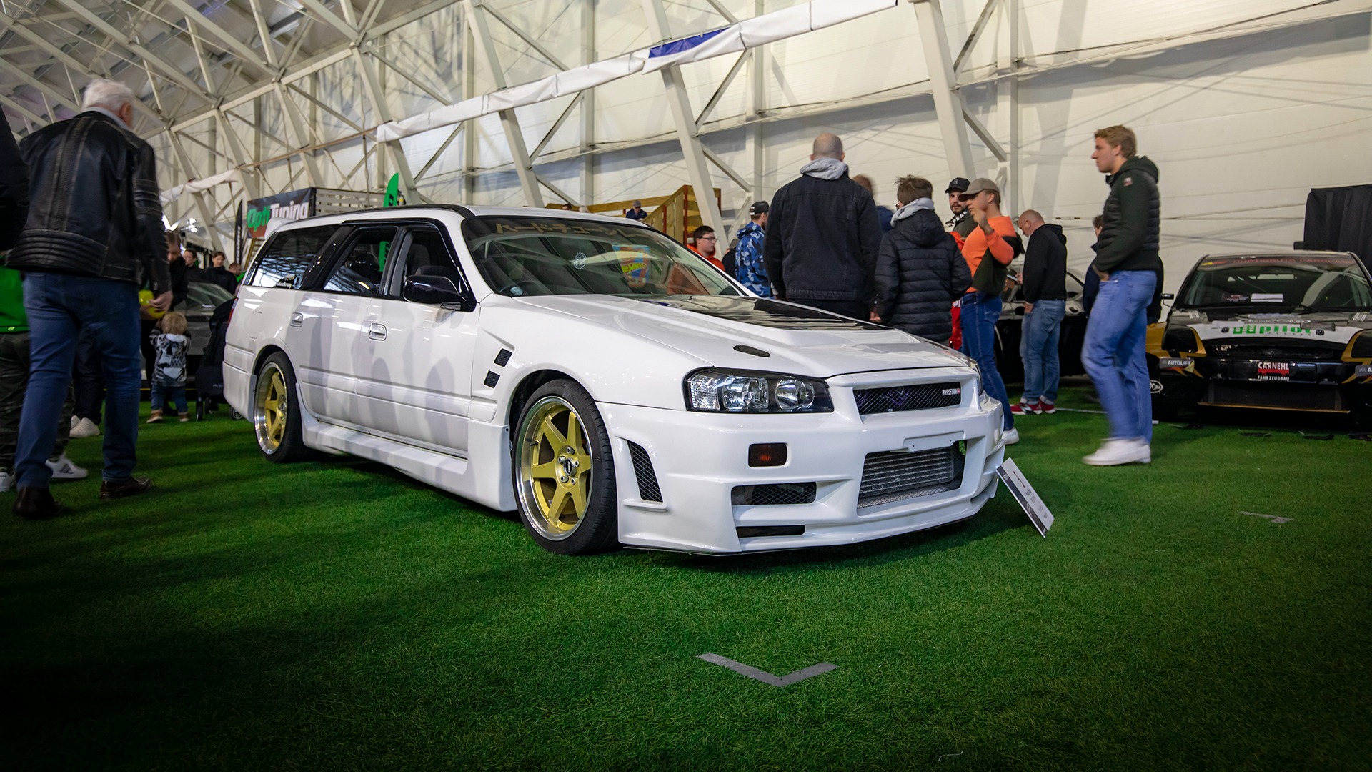 Stephen Riedel tok med seg en lekker 1999 Nissan Stagea.