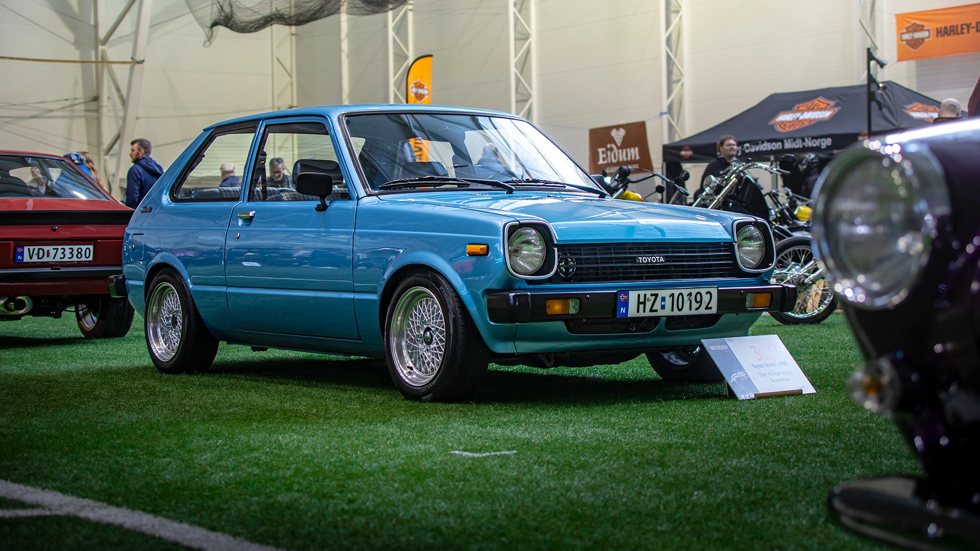 Toyota Starlet fra 1980 i helt riktig utførelse, med eier Thor Kristian Vestly.