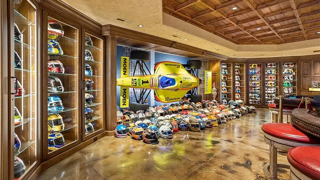 Indycarbilen og hjelmene følger neppe med på kjøpet