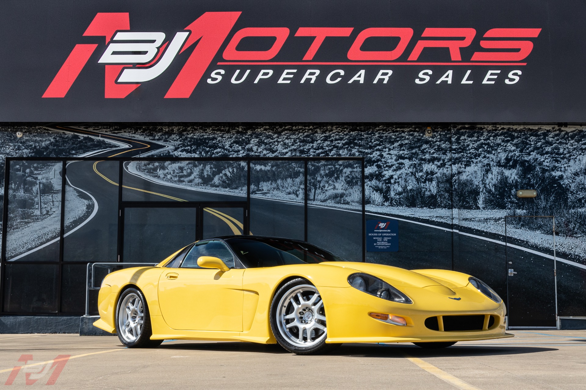 Parkert utenfor lokalene til BJ Motors