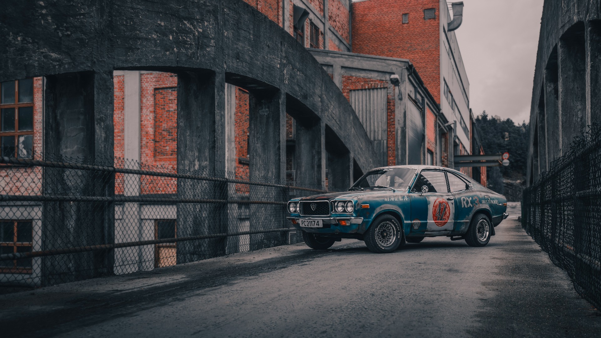 Ivar Åsland lakkerte bilen på sin egen stand på Oslo Motorshow i 2017