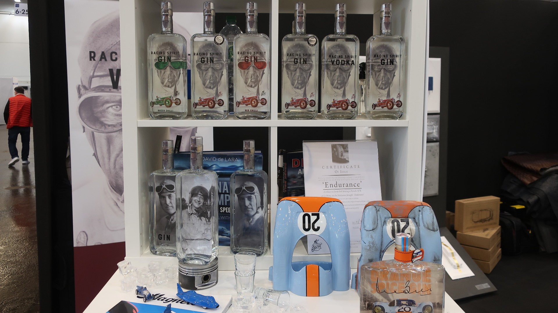 Et nytt britisk firma lager Gin og Vodka med flotte flasker med motiv av Nuvolari og Campbell.