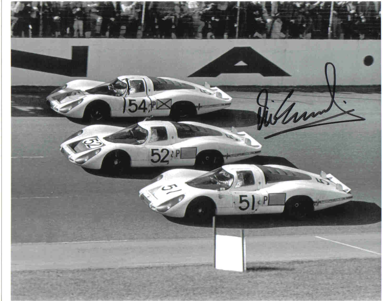 Porsche dominerte 24-timers løpet på Daytona i 1968. Øverst ser vi Elfords bil. Foto Porsche