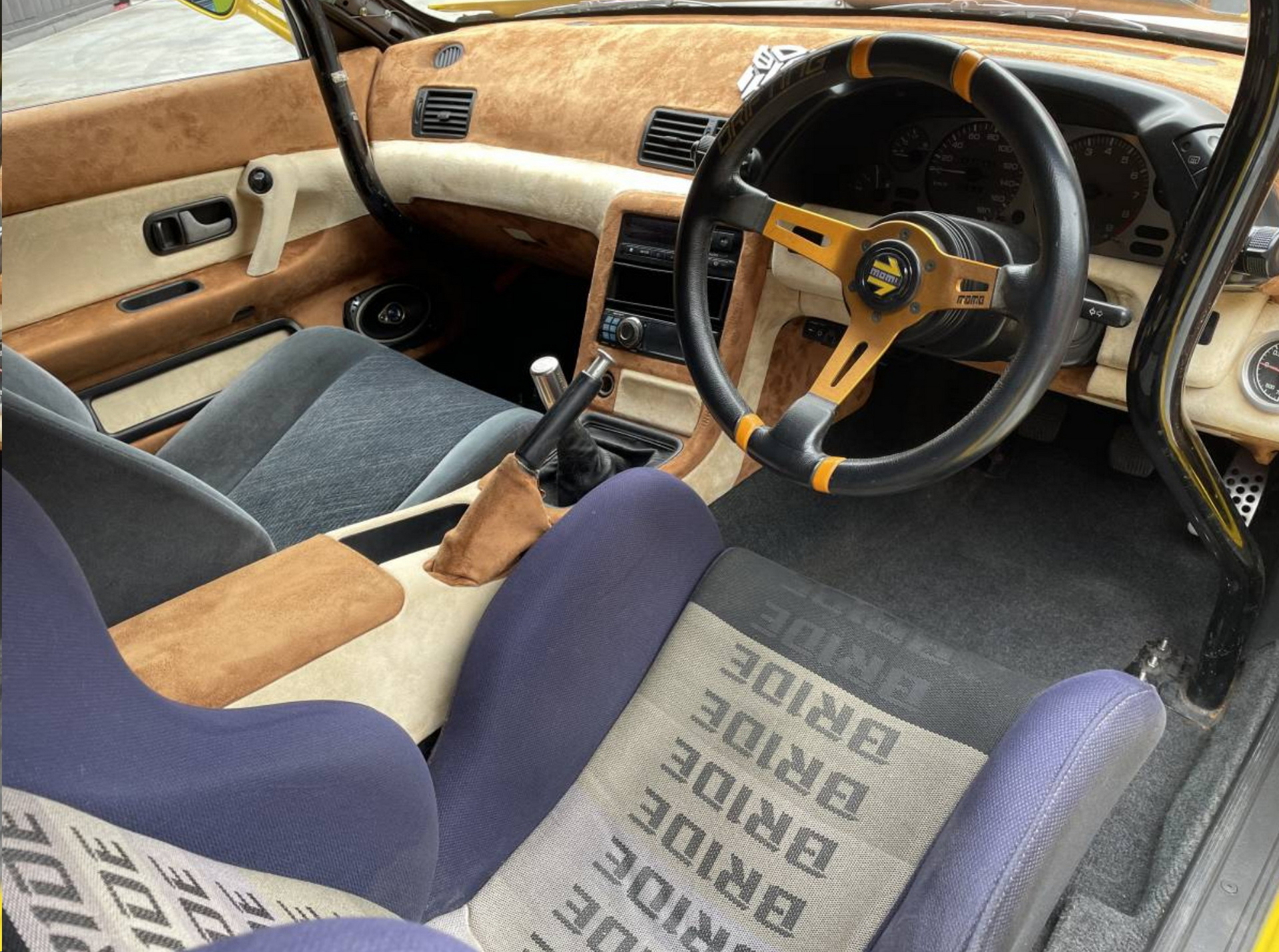 Interiøret er modifisert, men helt tydelig fremdeles Nissan.