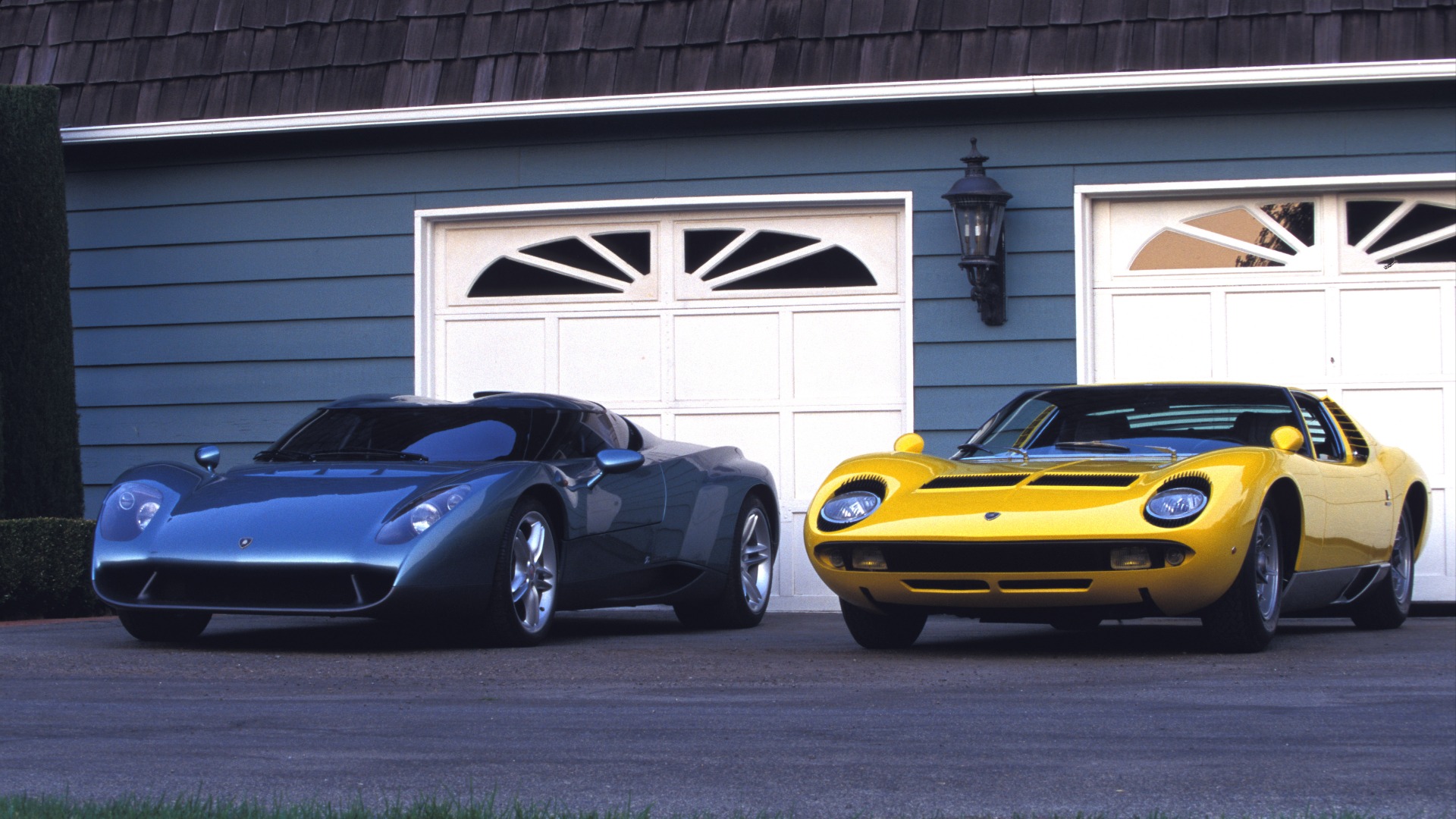 Lamborghini Raptor designet av Zagato er en av Andrea sine favoritter, her sammen med en Miura.