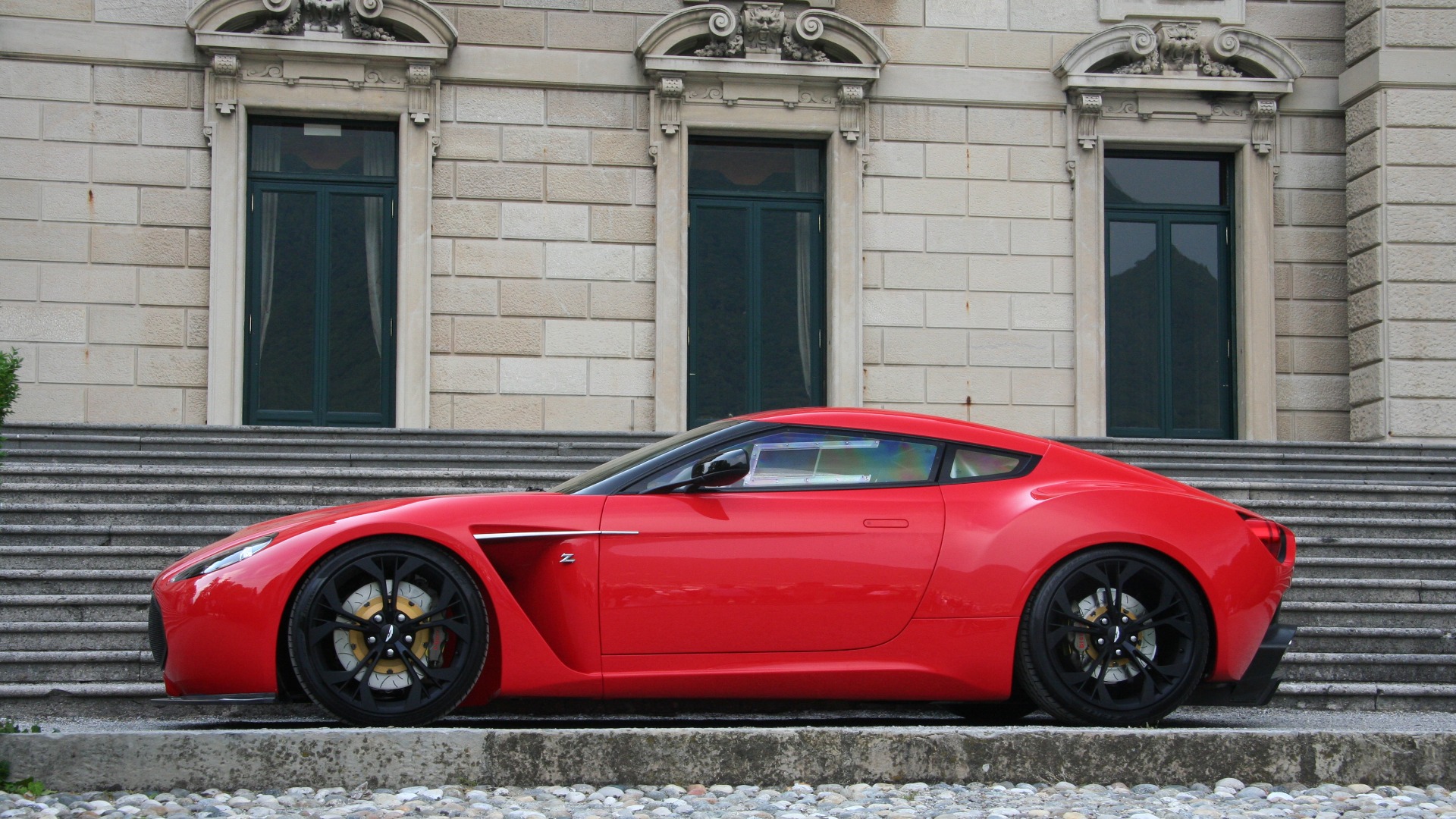 2012 Aston Martin V12 Zagato fungerer like godt på racerbanen som på concours-utstillinger.