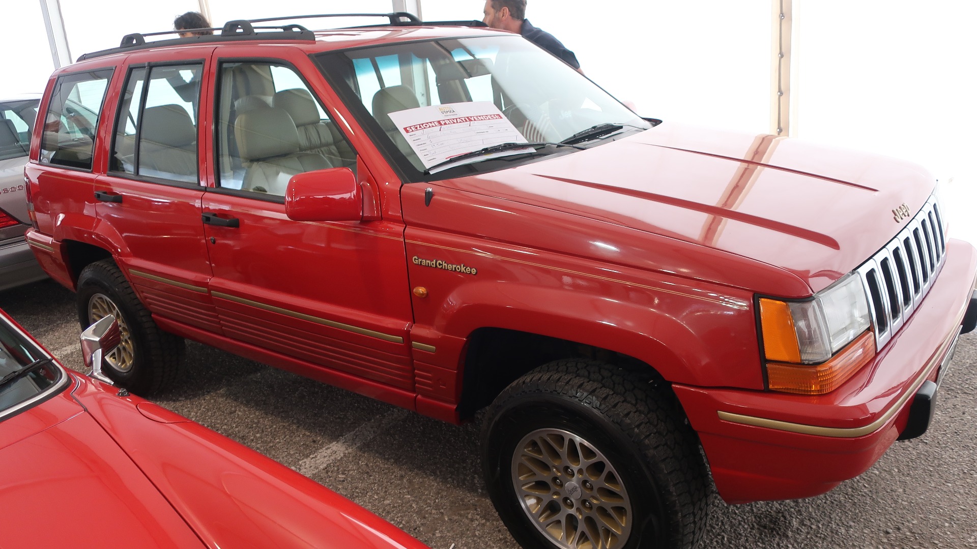 1995 Jeep Grand Cherokee V8 med 130.000 km på telleren, som var til salgs for 19.500 Euro. Litt stivt priset, men det stod også at prisen kunne diskuteres.