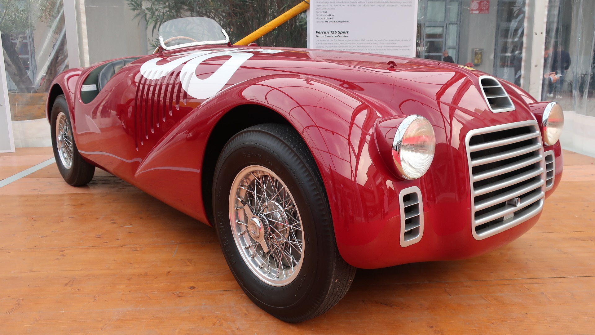 Den aller første Ferrari laget, 1947 Ferrari 125 Sport var lånt ut av Ferrari for messen.