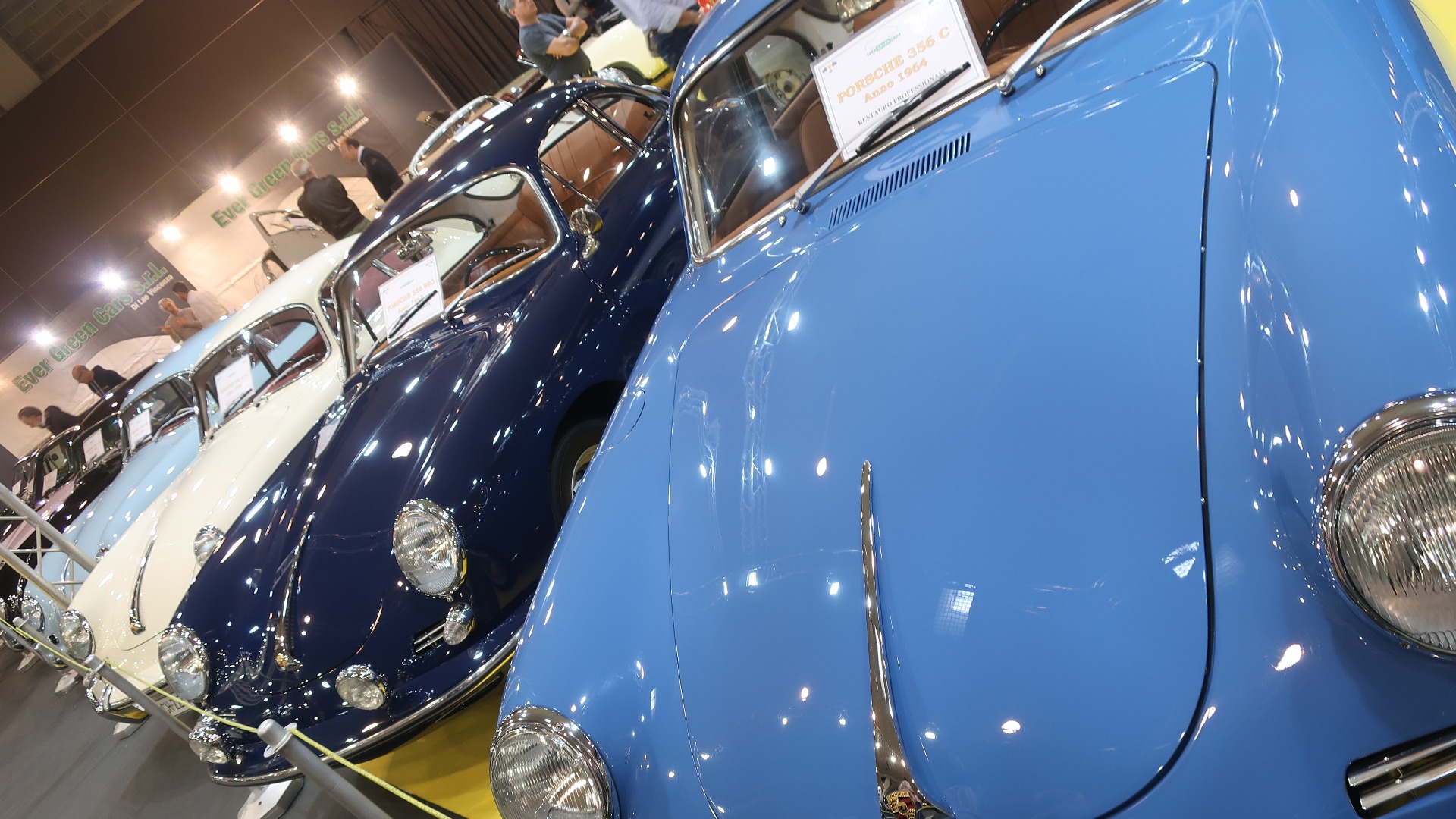 Porsche 356 så langt øyet rekker.