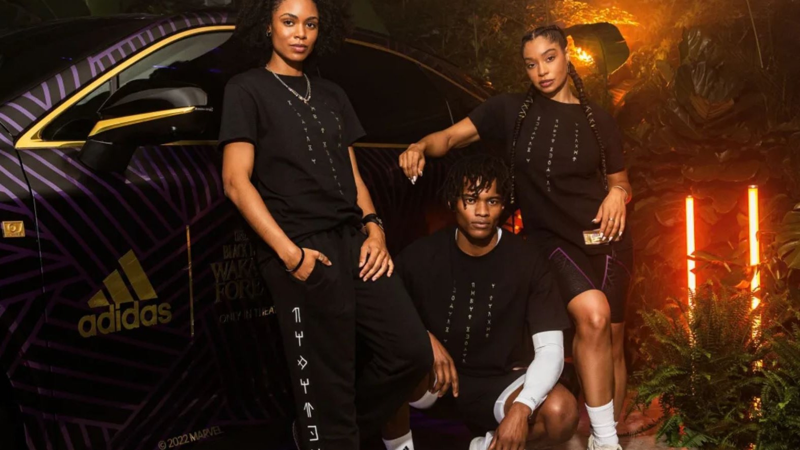 En t-skjorte ble også designet i samme stil, her med teksten «Educate a woman, educate a nation».