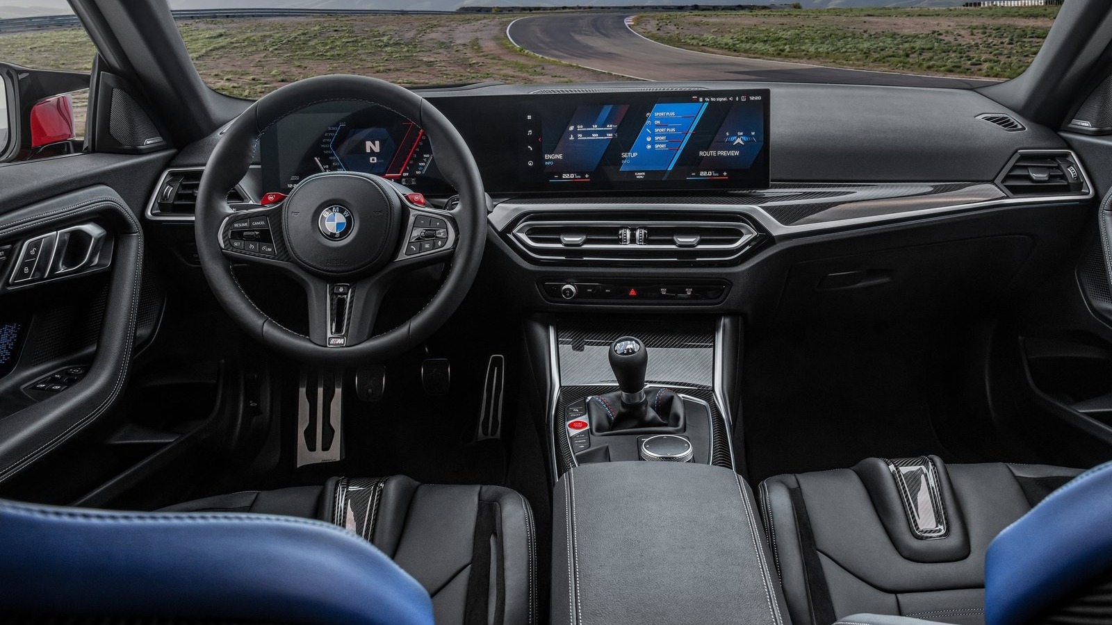 Sportslig interiør, her med carbon-pakken.