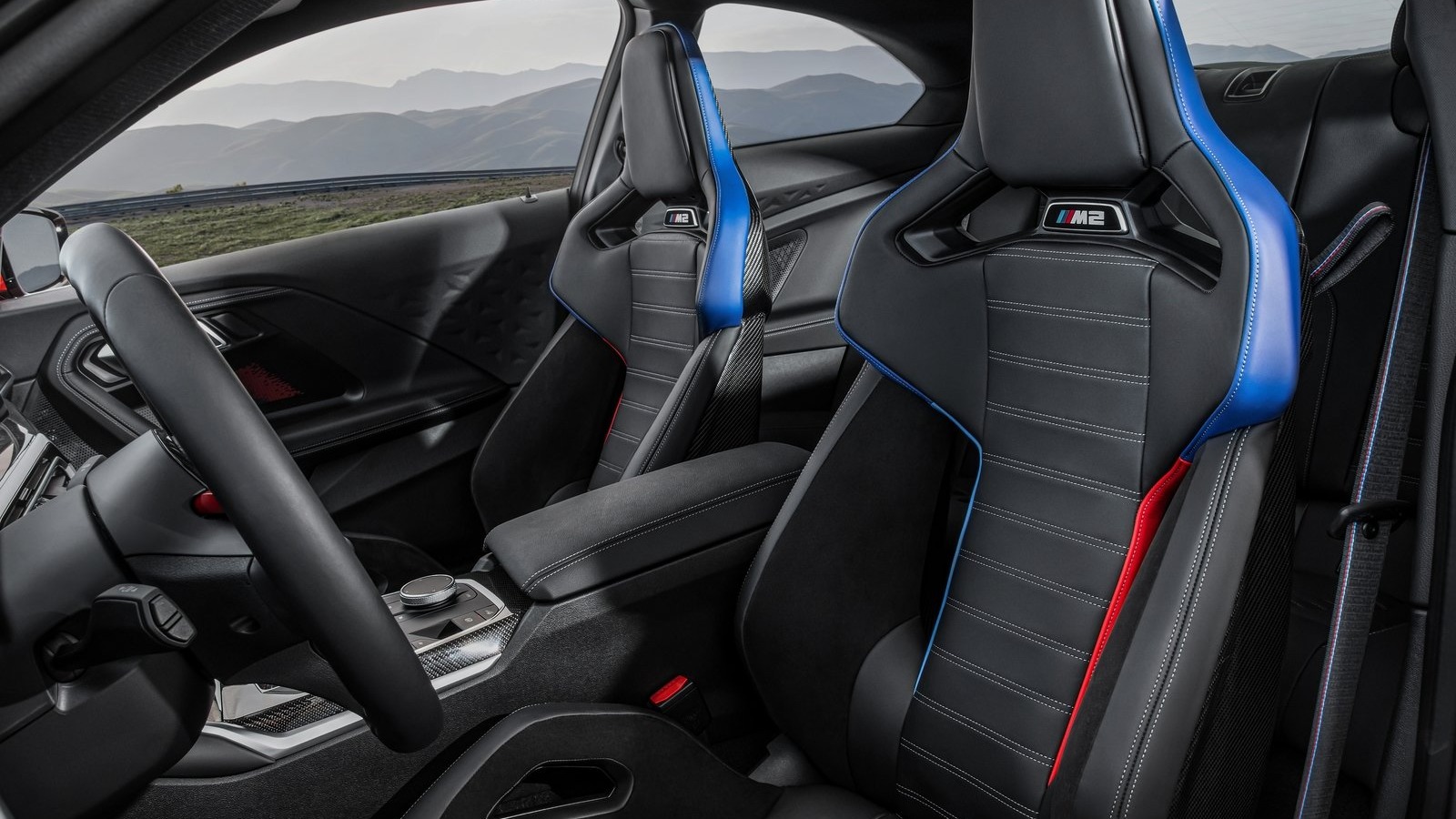 Svært kule seter, med de ikoniske M-fargene.