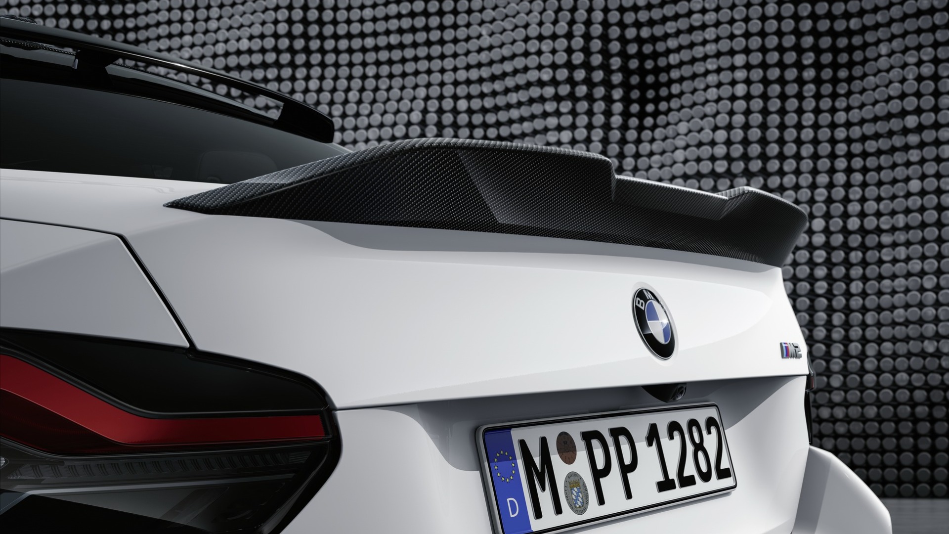 Her med duck tail-spoileren.