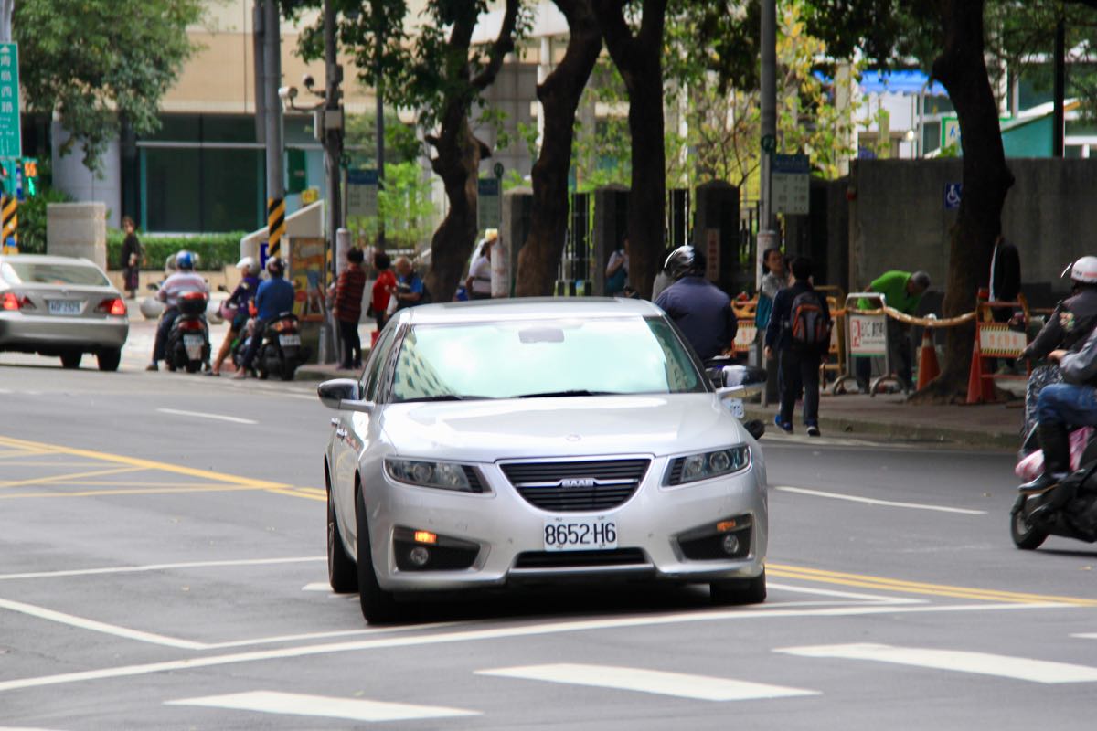 Her ser du en andre generasjons SAAB 9-5 ute langs gatene i Taiwan