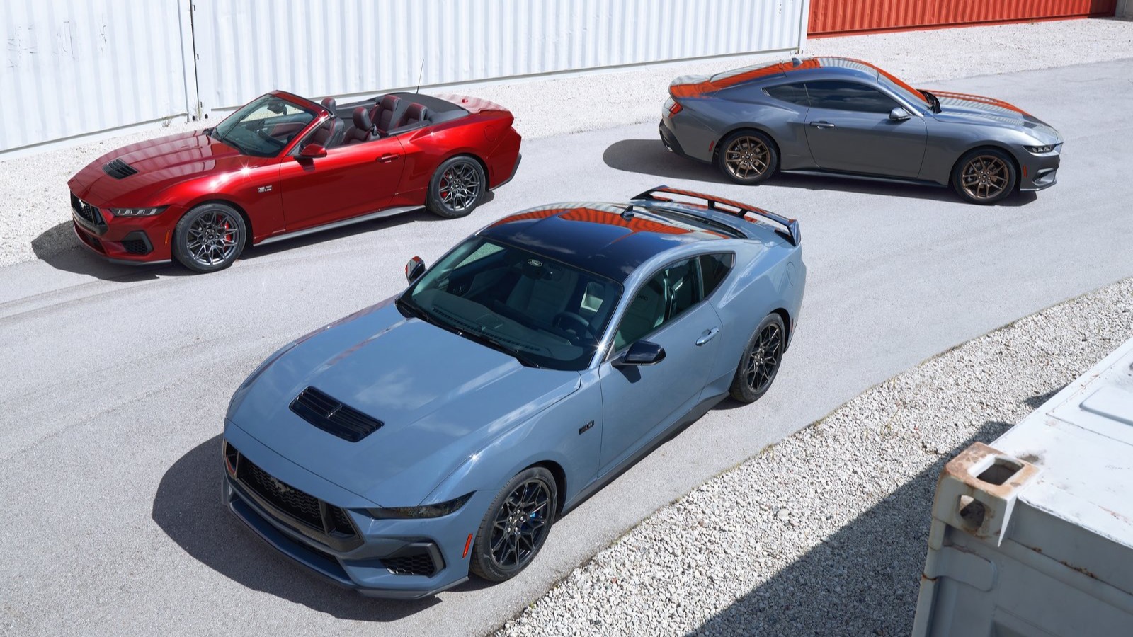 Tre forskjellige versjoner av Mustang!