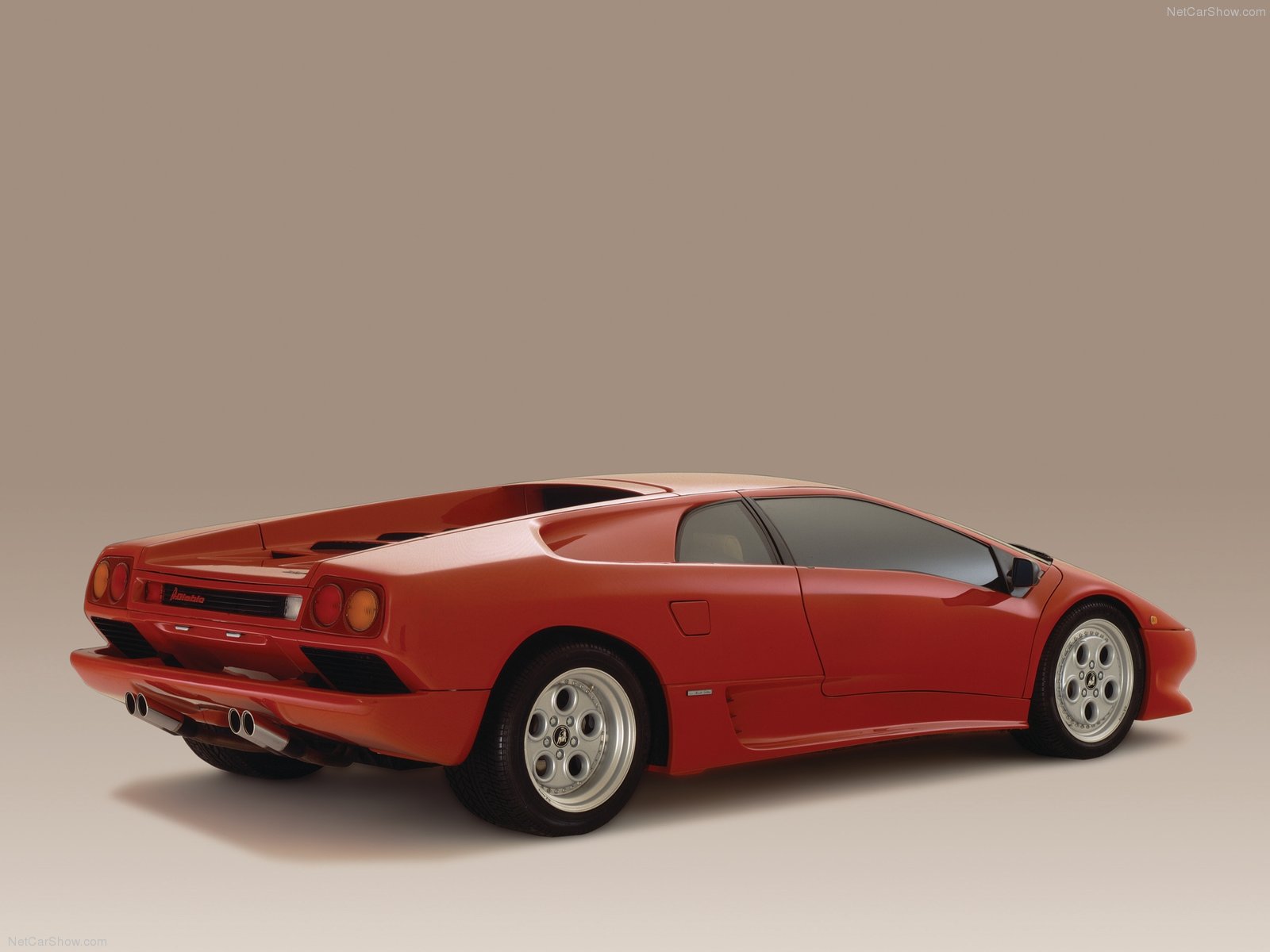 De nye reglene er foreslått å ha tilbakevirkende kraft, så hvis du har en 1990 Lamborghini Diablo må du gjennomgå nødvendig kjøreopplæring.