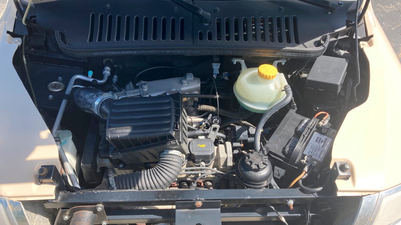 Under panseret finner du en 1,5-liters motor med Buick merker.