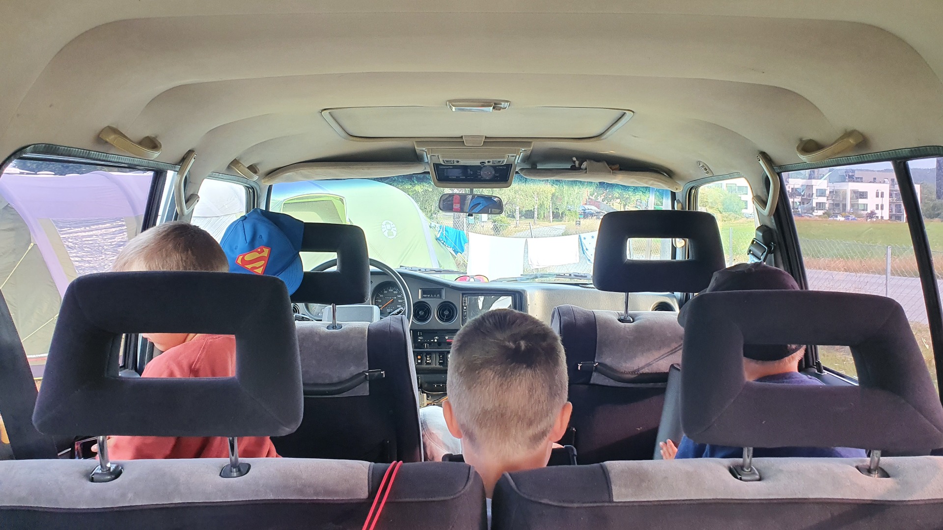 Guttegjengen sitter klare for videre kjøring.