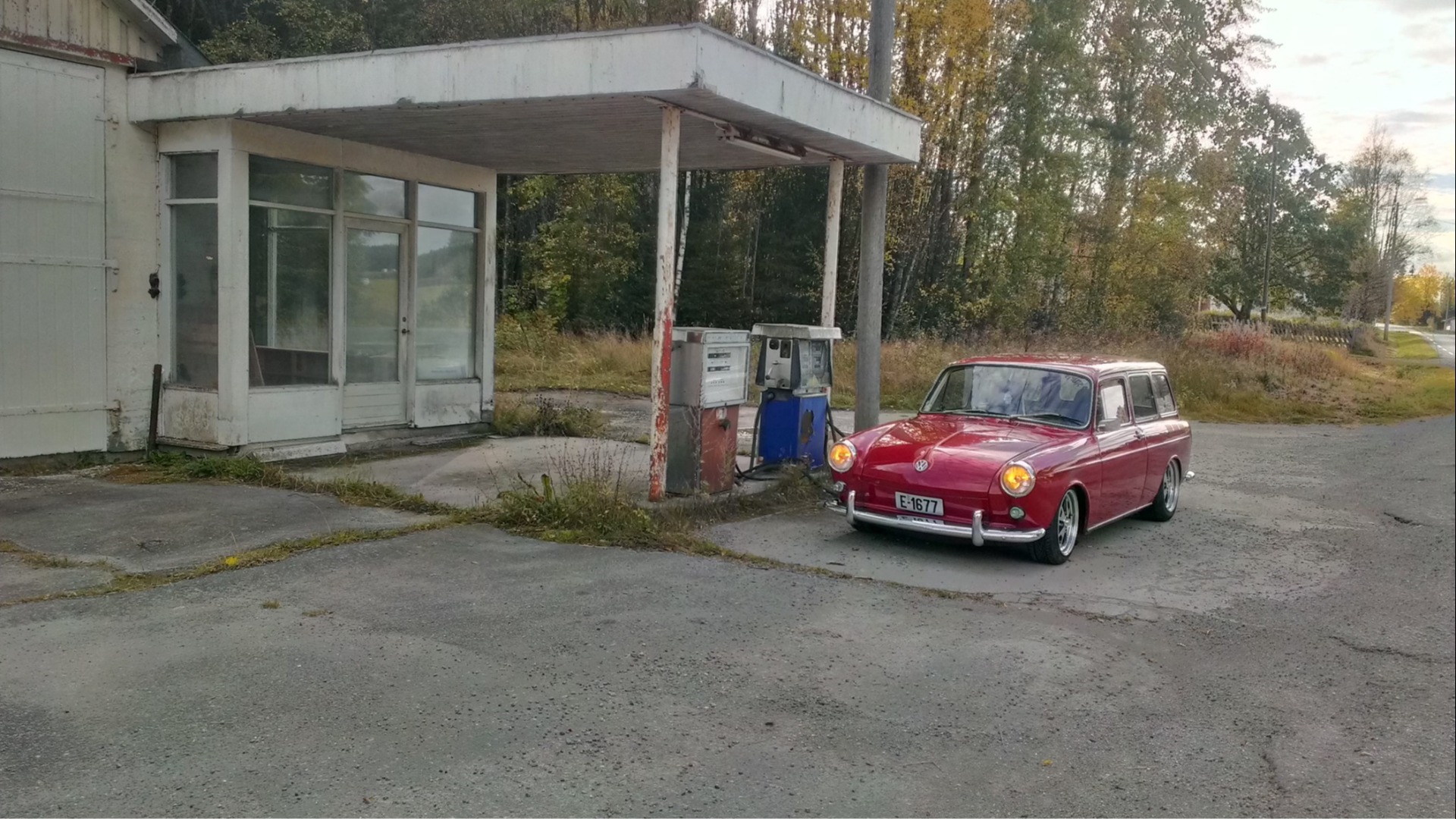 Fra en kjøretur gjennom Aremark. Geir stoppet ved en nedlagt bensinstasjon som blant annet er brukt i Lotto-reklame tidligere.