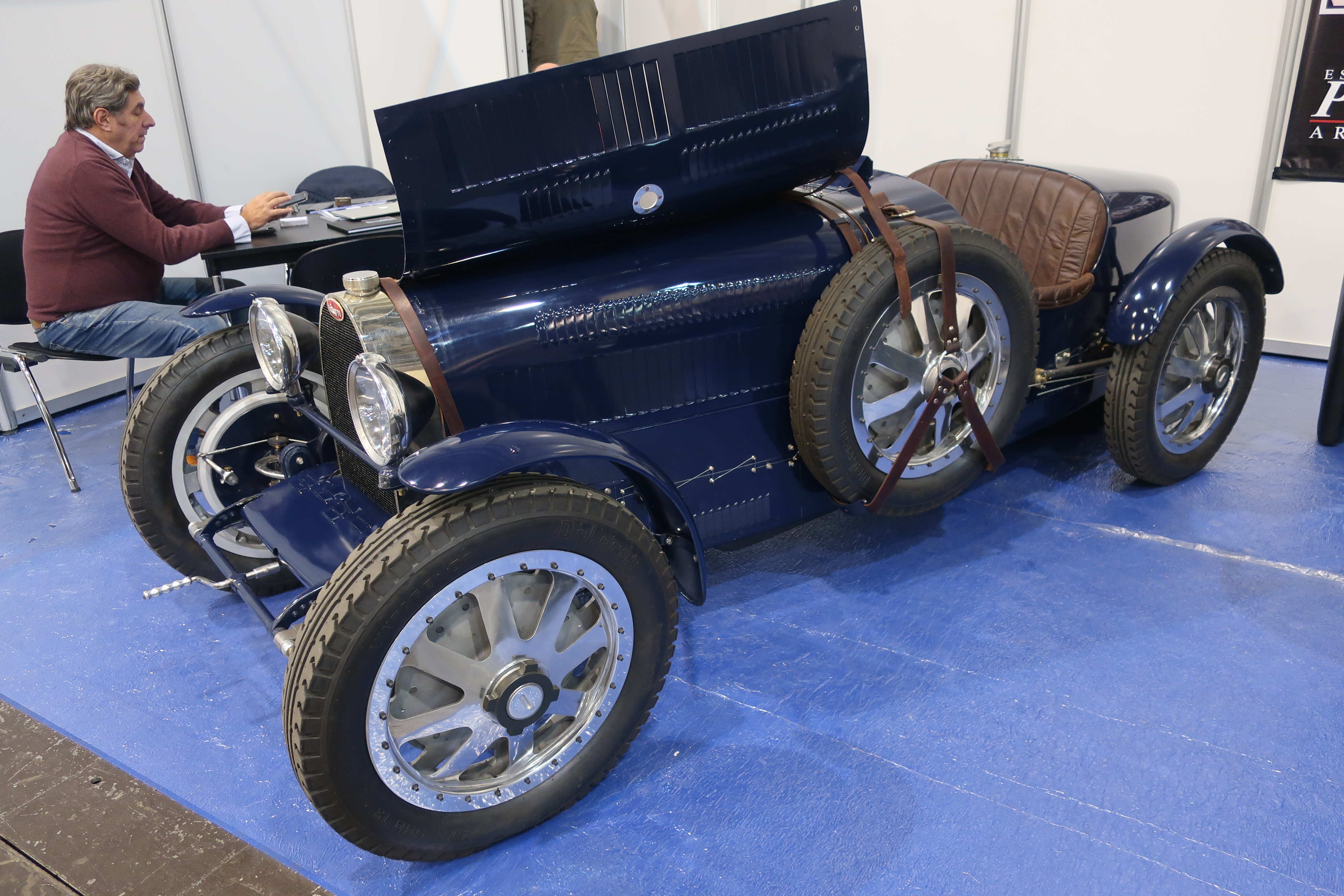 På standen til Pur Sang stod selvsagt også en Bugatti Type 35 som gjorde firmaet verdenskjent.