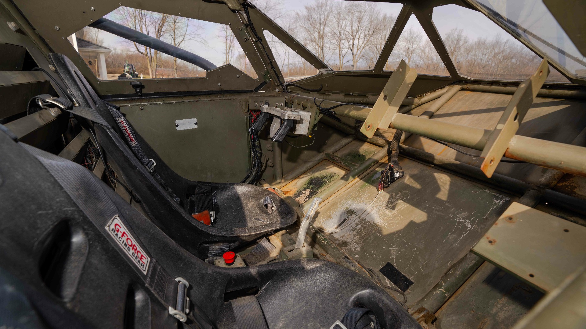 Interiøret og setene vitner om at komfort ikke har vært hovedprioritet.