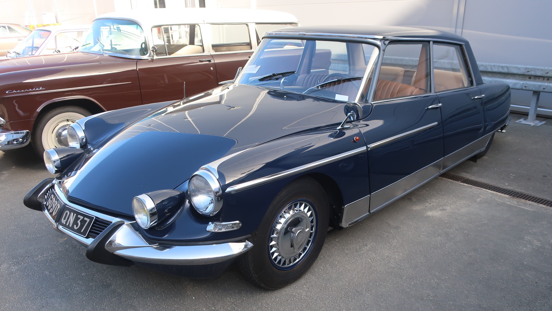 Den kanskje mest interessante bilen til salgs på uteområdene var denne Citroën DS21 Majesty Chapron, med en prislapp på 137.500 Euro.