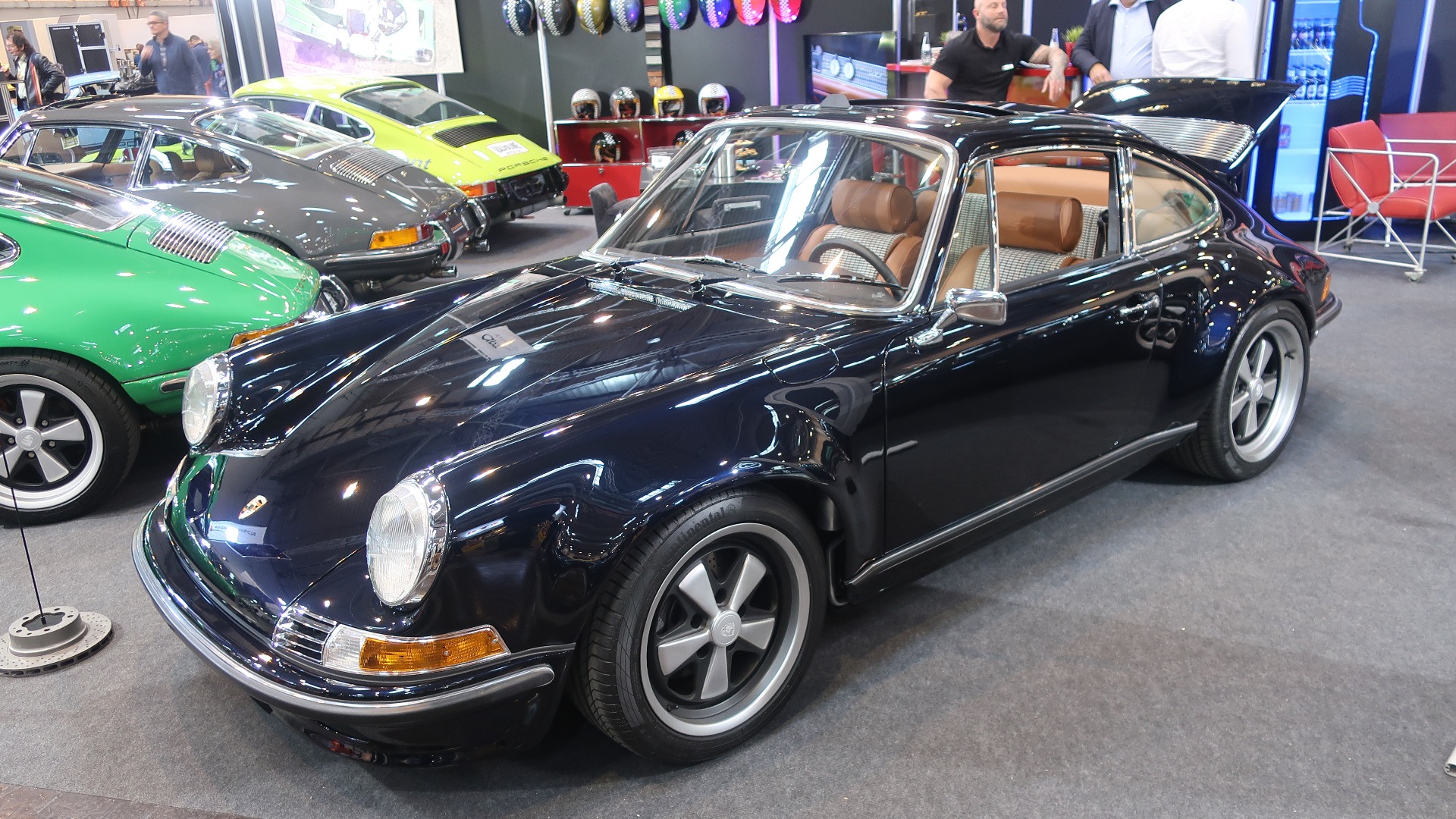 Det tyske firmaet ST bygger om 964-modeller som får nytt interiør, drivverket overhalt, alle skruer og bolter blir nye, samt et nydelig karosseri i tidlig 70-talls 911-stil for en perfekt restomod-look.