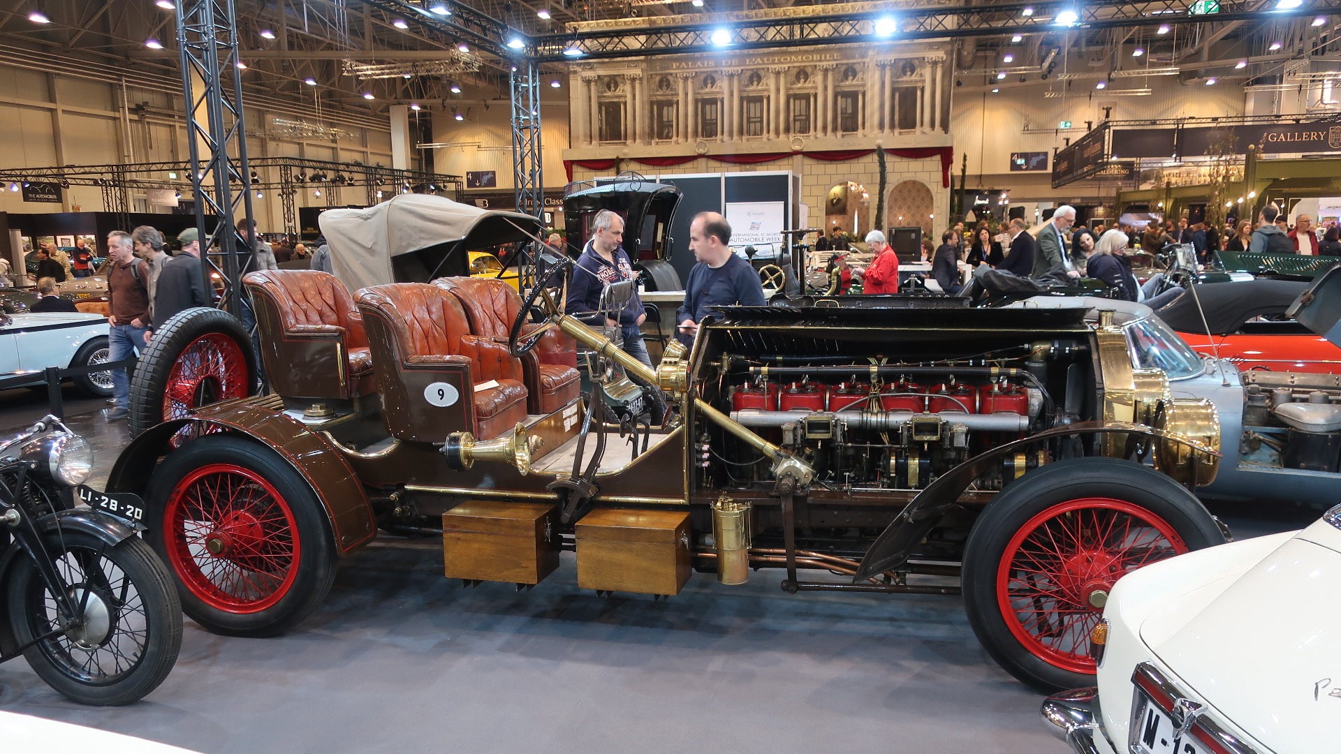 Nothing beats cubic inches sier amerikanerne. Da er det isåfall lite som slår denne bamsen av en bil. 1907 Metallurgique-Maybach med 21-liters Maybach rekkesekser fra et luftskip.