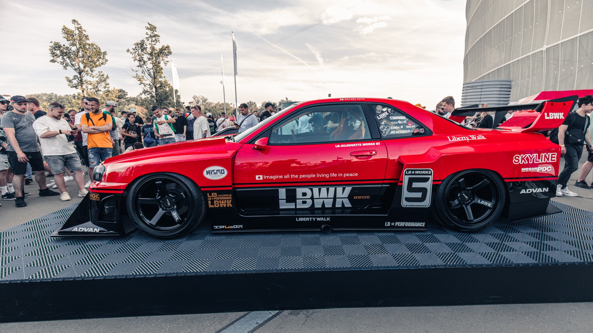 Ser du hvilken racerbil som er inspirasjonen til denne Skylinen?