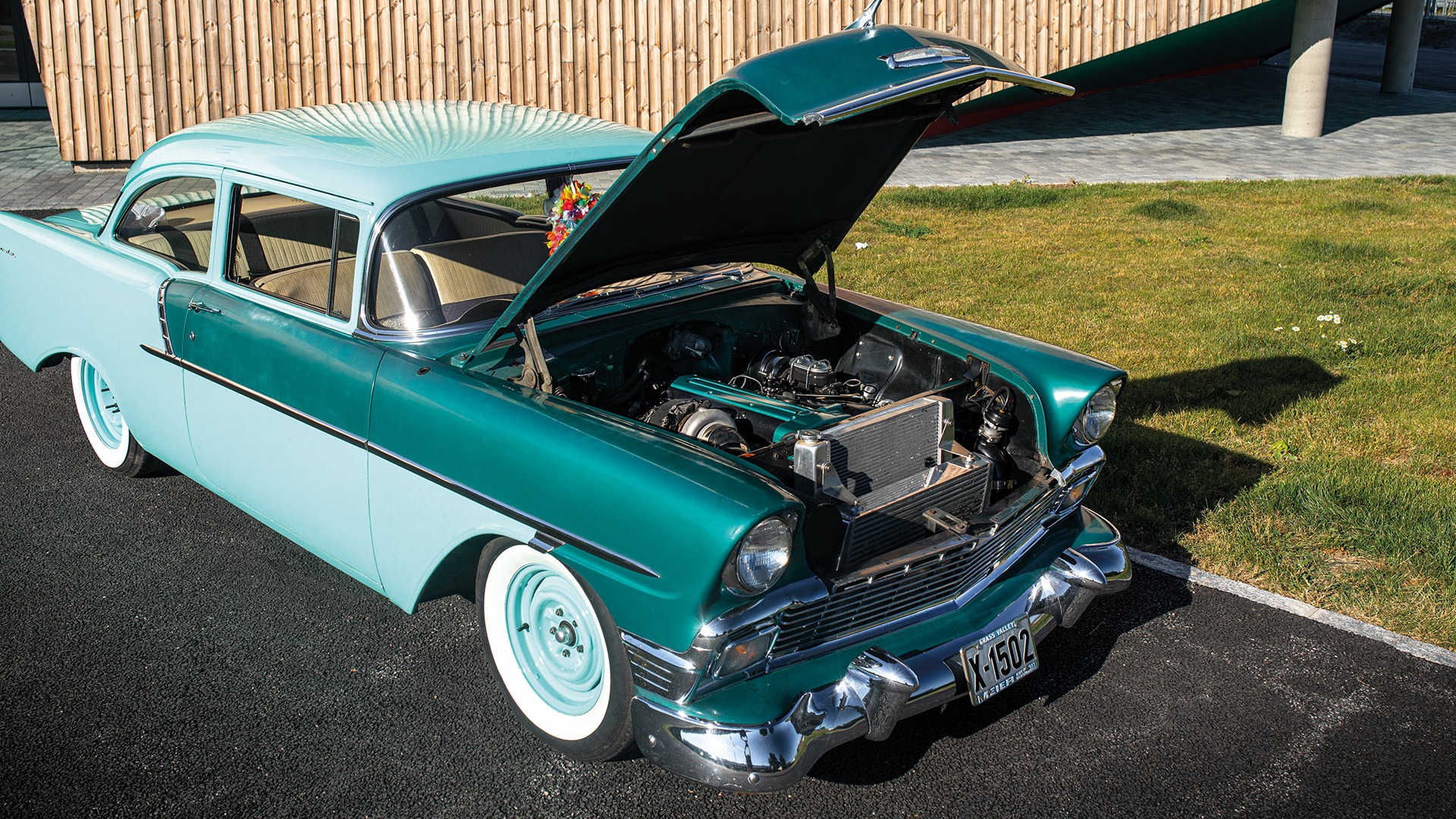 Tommys 1956 Chevrolet er annerledes, og har snart 1,5 millioner visninger på Instagram.