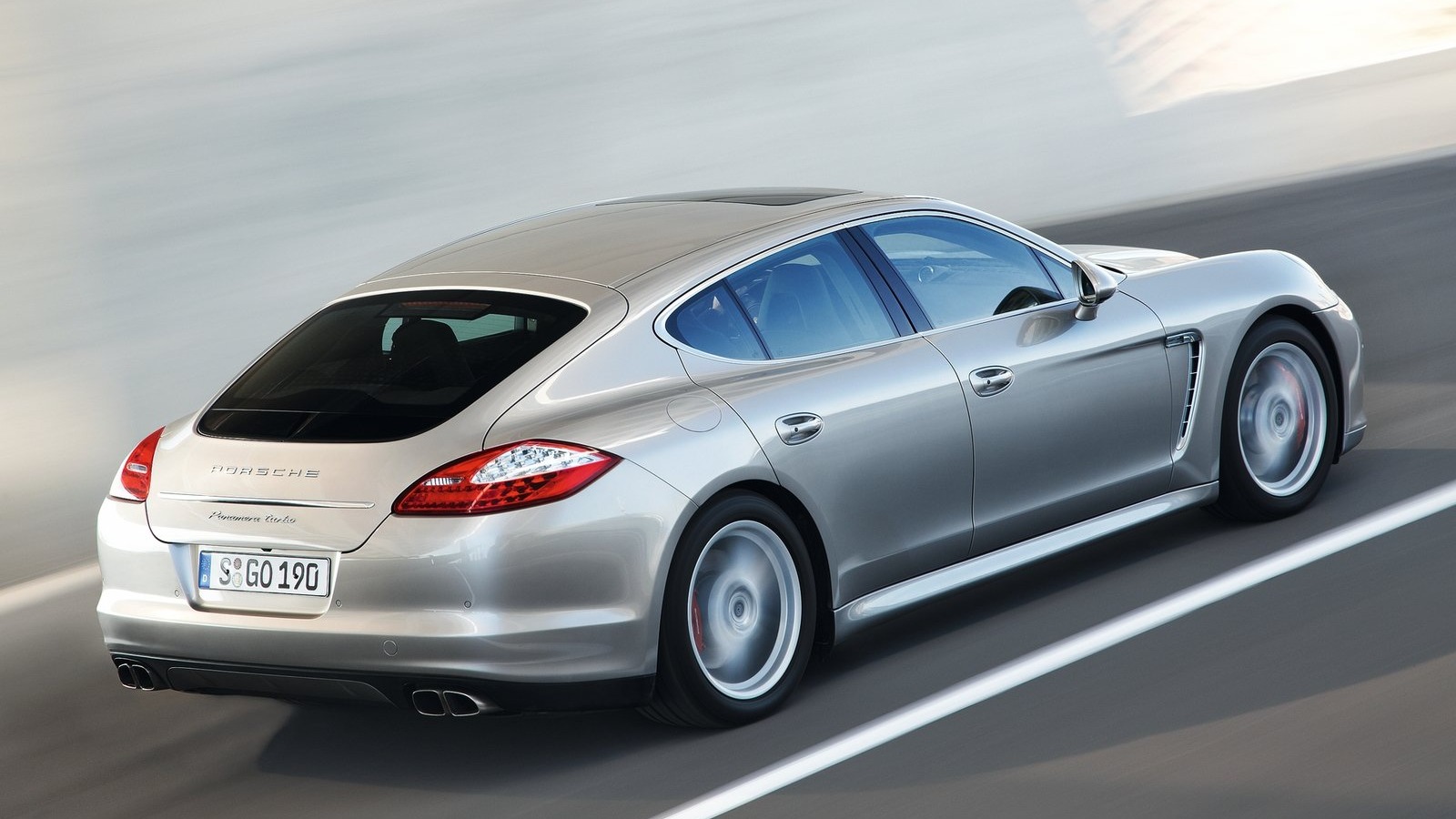 En Porsche Panamera har egentlig ingen verdens ting med begrepet sportsbil å gjøre.