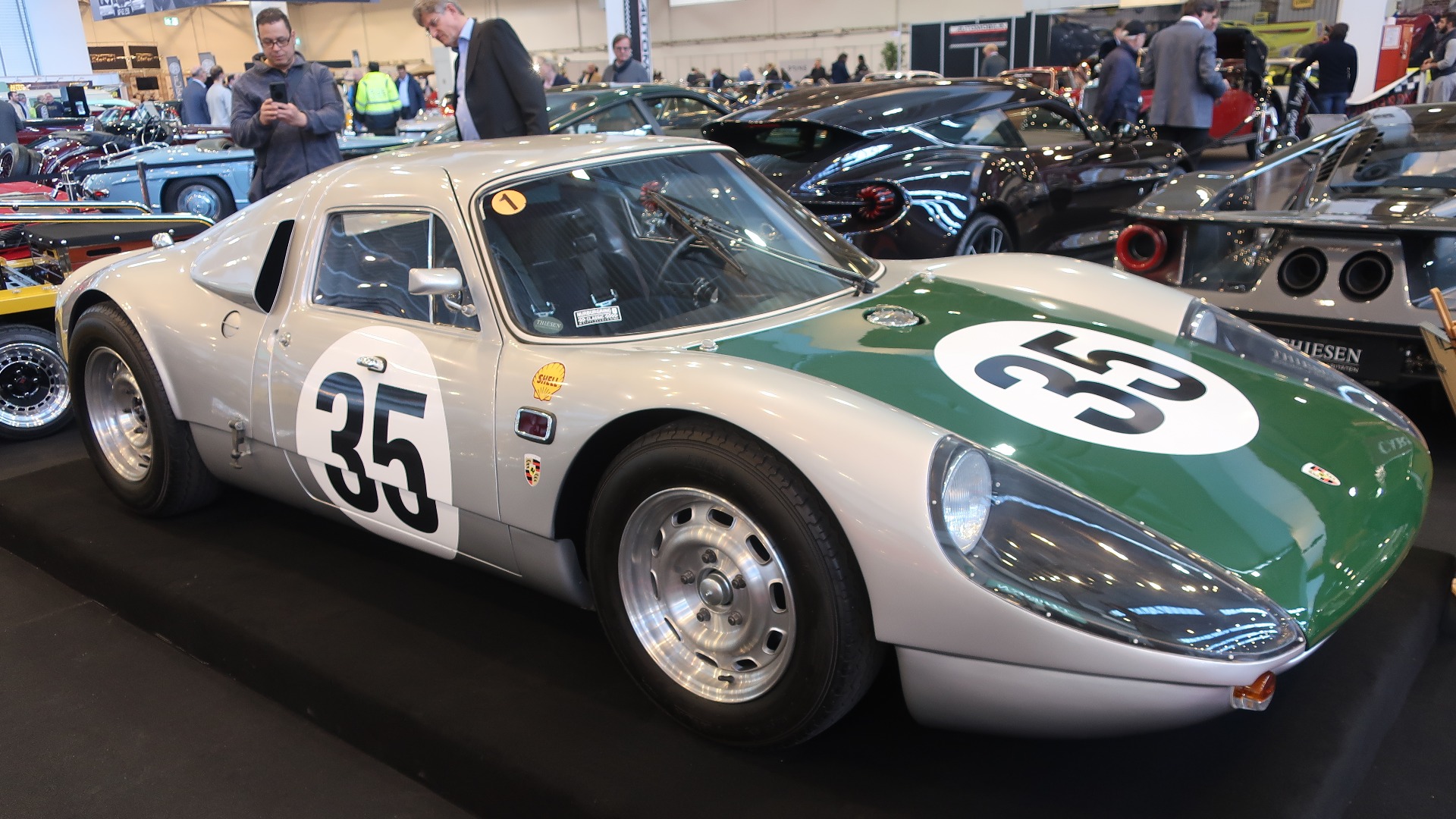 Her snakker vi! En av fem originale fabrikksbygde Porsche 904-6, med løpshistorikk fra Le Mans som del av Porsches fabrikksteam der.