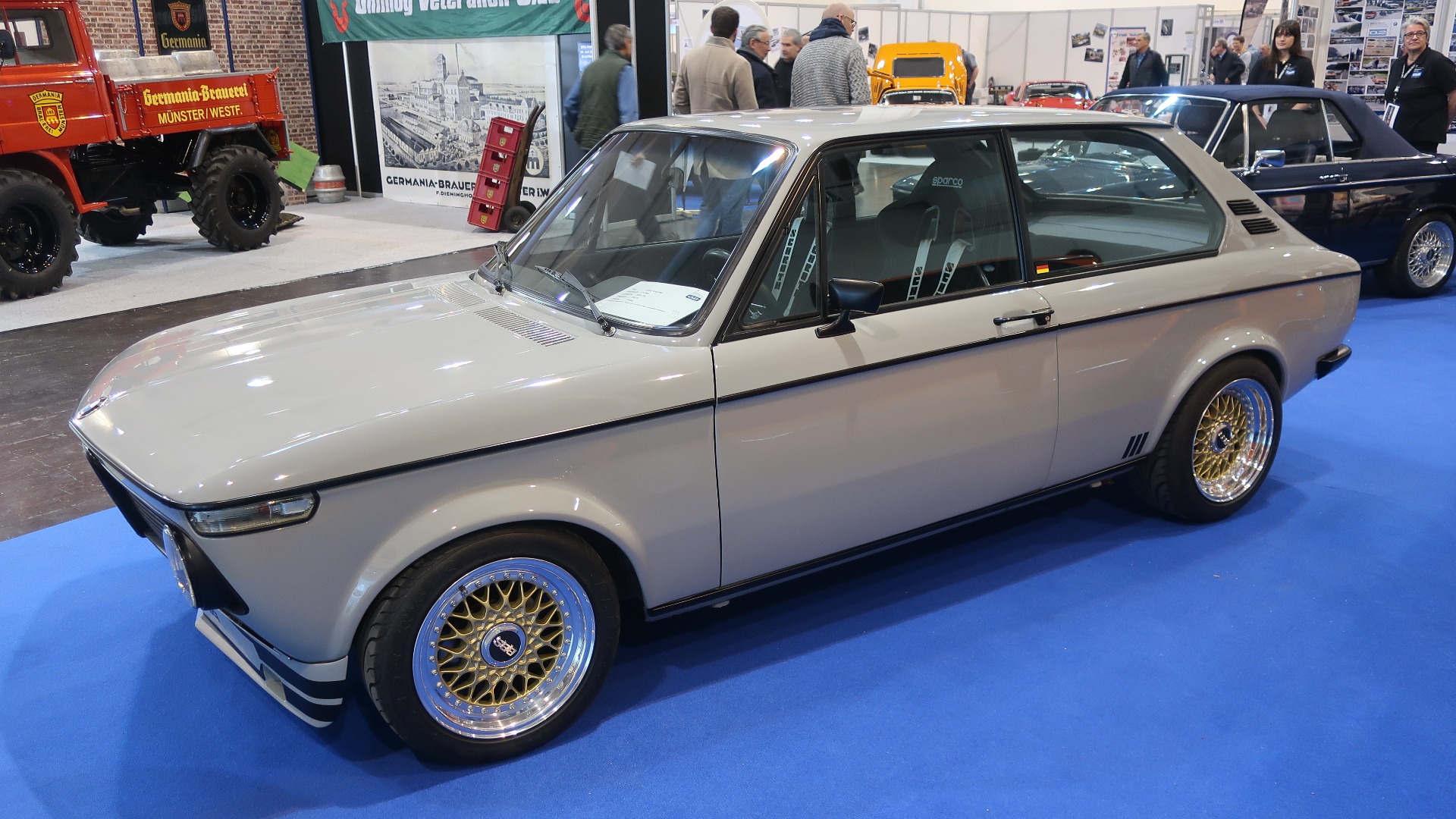 Tøff BMW 2002 Touring av edel 1973-årgang, totalrestaurert og med «sportslige ombygginger».