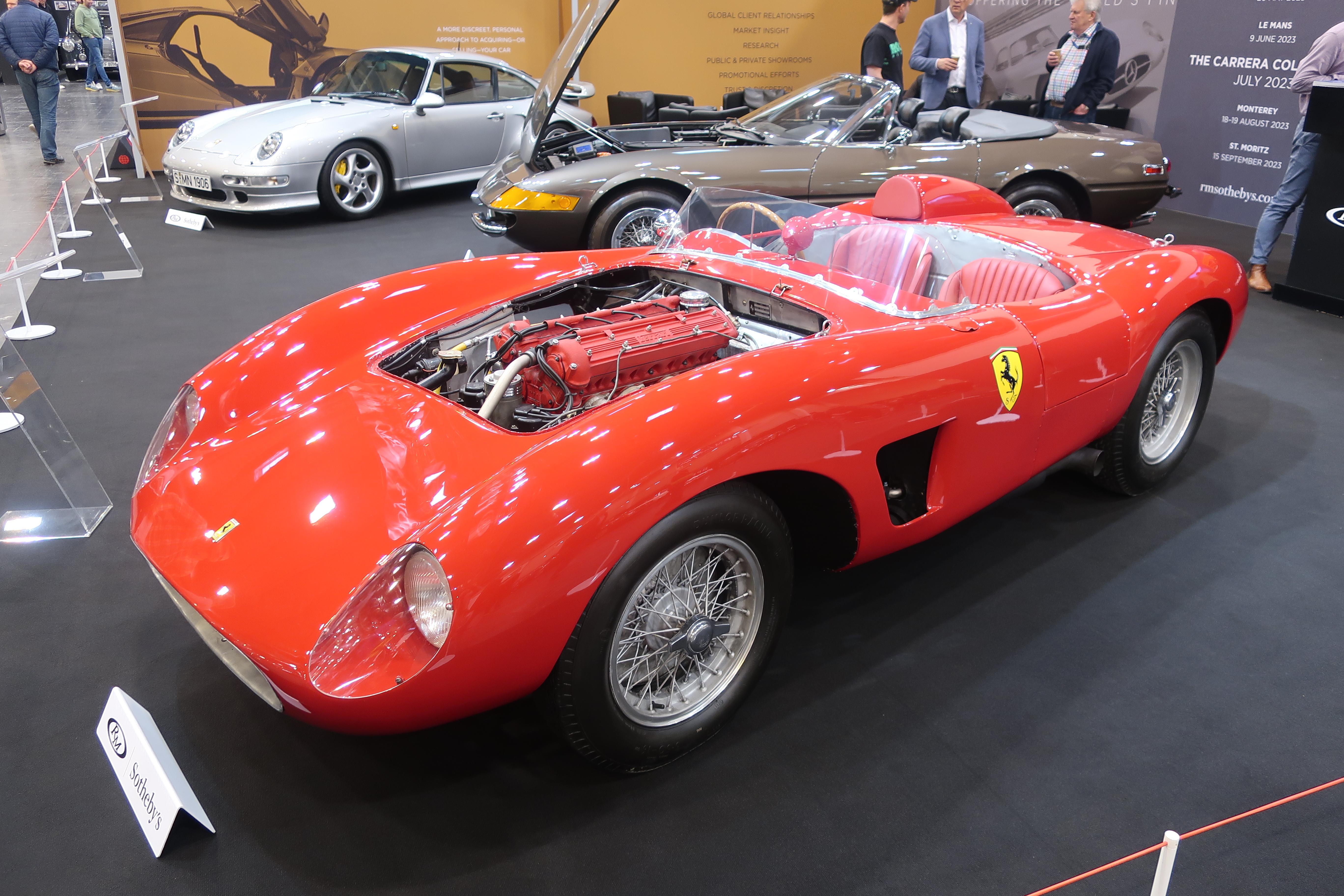Fantastisk 1956 Ferrari Testa Rossa Spider som skal selges av RM Sotheby’s på Villa d’Este i mai. Bilen er en av mange biler fra en stor svensk samling, og antatt auksjonspris er 4 til 4,5 millione