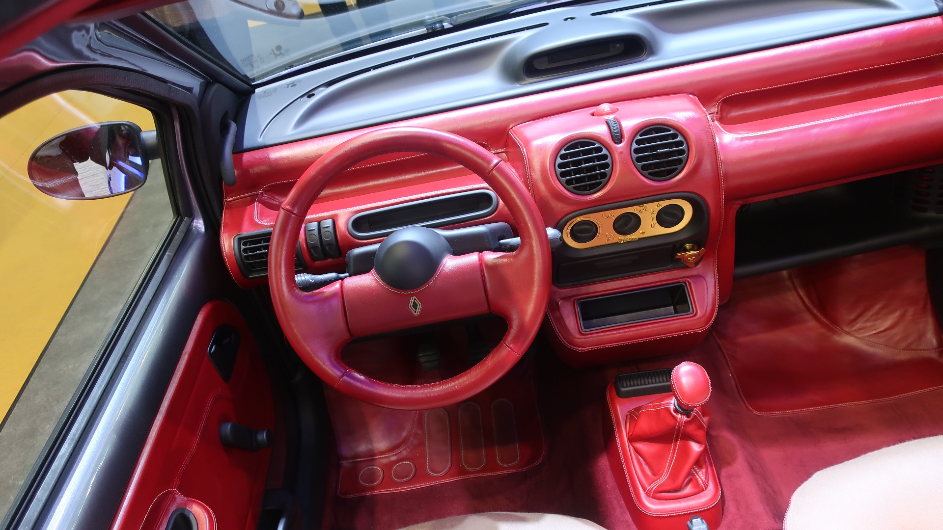 Den oppimpede Twingoen hadde også fått et lite interiørløft i stil med det ytre.