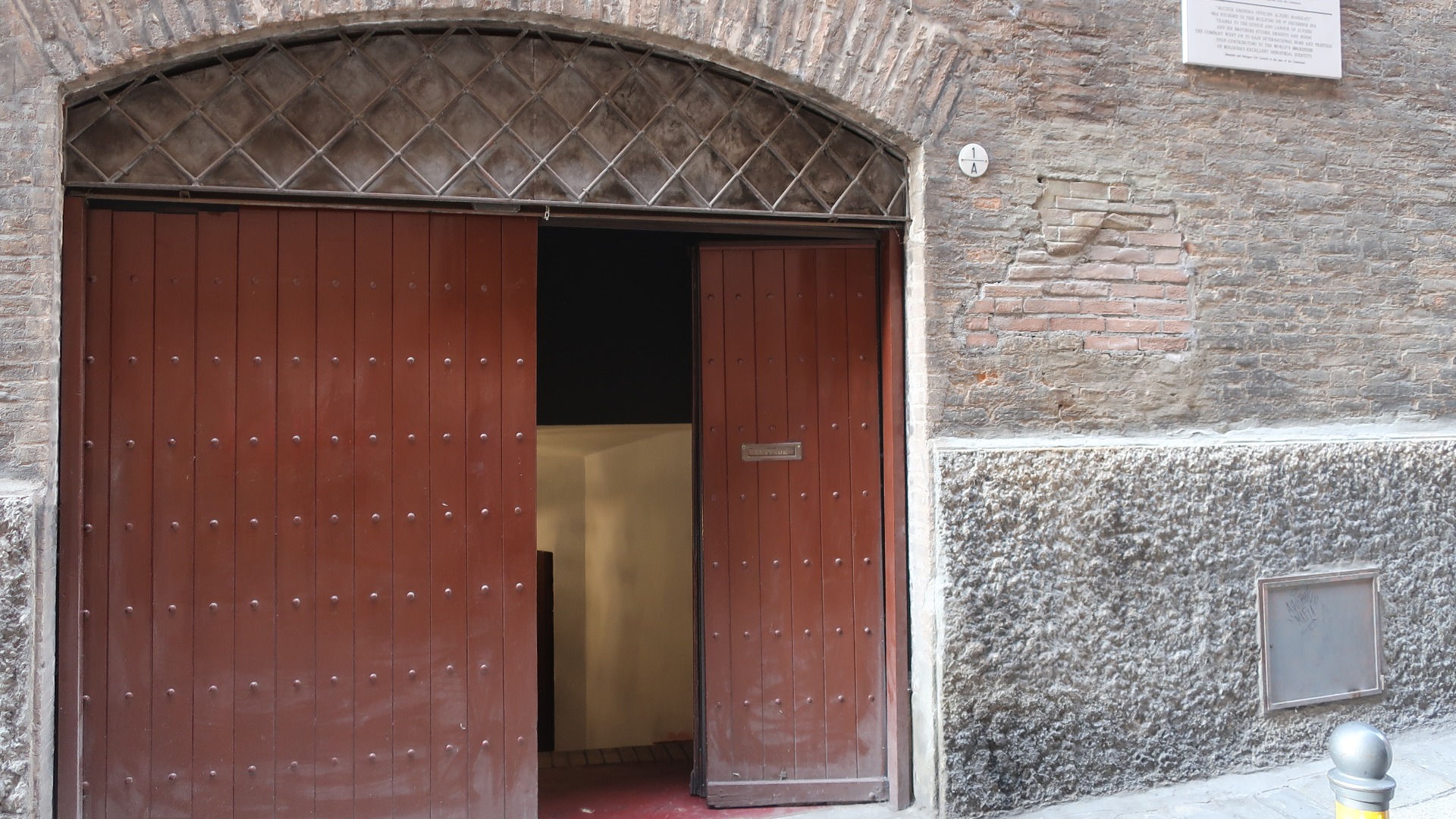 Lordens blogg: Historietabbe i Bologna: Maserati og bystyret valgte feil hus. 