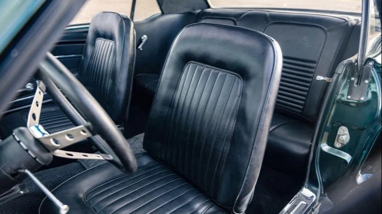 Her har ingen ringere enn Jean-Paul Belmondo sittet før deg. Gøy å tenke på for en ny eier.