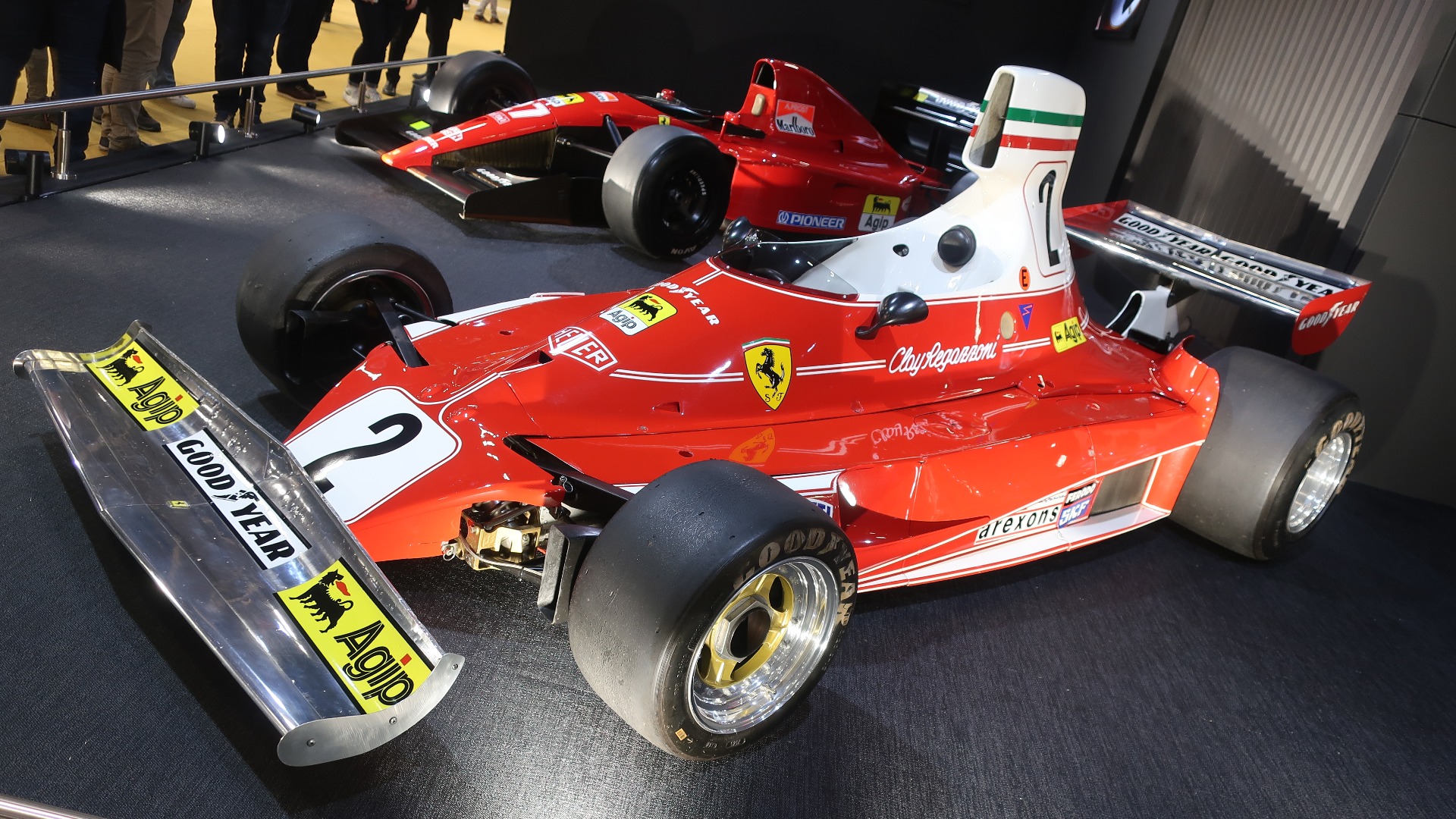 En herlig Ferrari 312T som Clay Regazzoni kjørte med i de første løpene i 1976-sesongen, før de høye luftinntakene ble forbudt i Formel 1. 