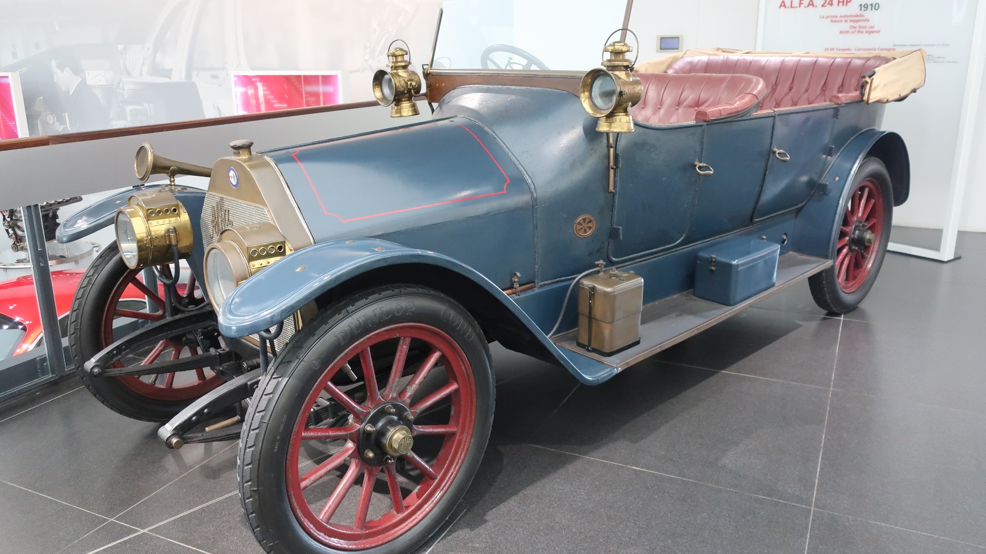 Museets eldste bil er denne A.L.F.A. 24 hp fra 1910, som var konsernets første produksjonsbil.