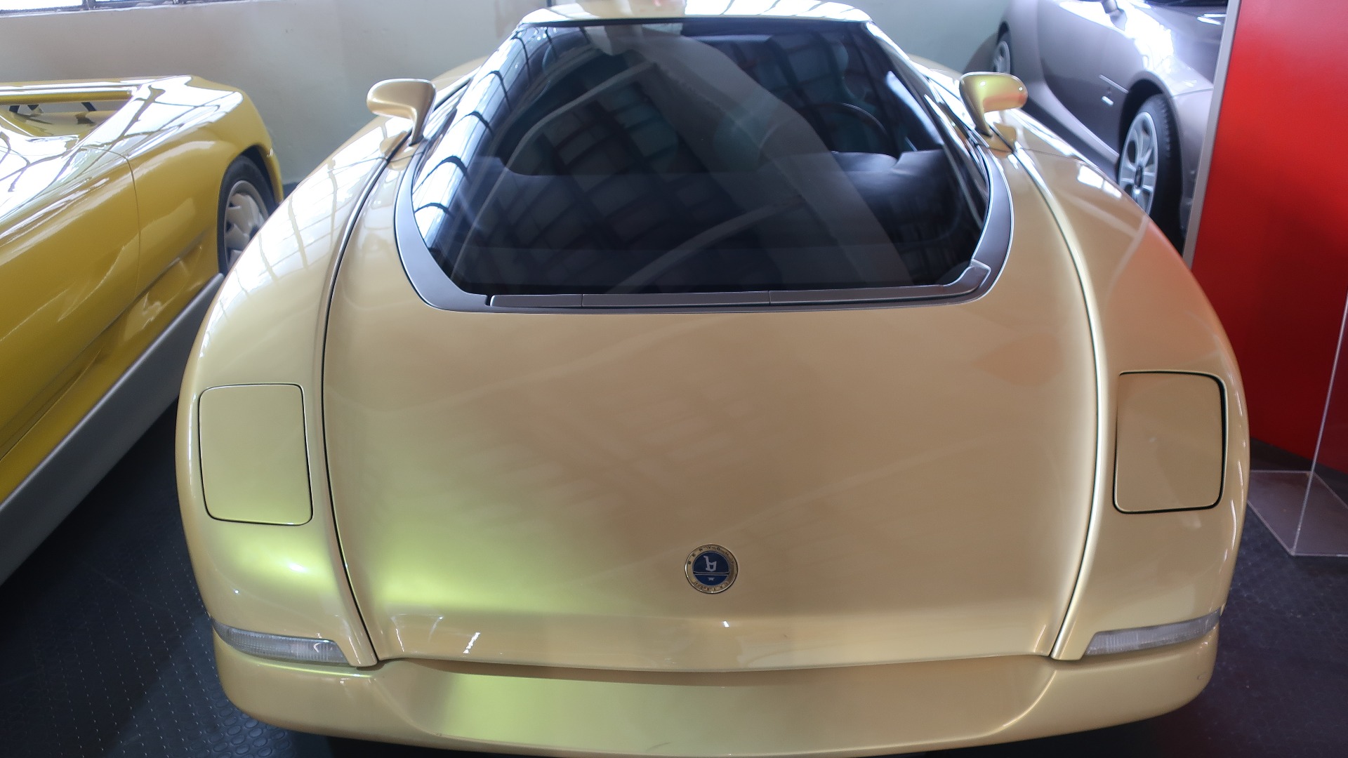 Bilen er 10 cm bredere enn en vanlig ZR-1, samtidig som den også er lavere, noe som gir bilen et helt annet uttrykk.