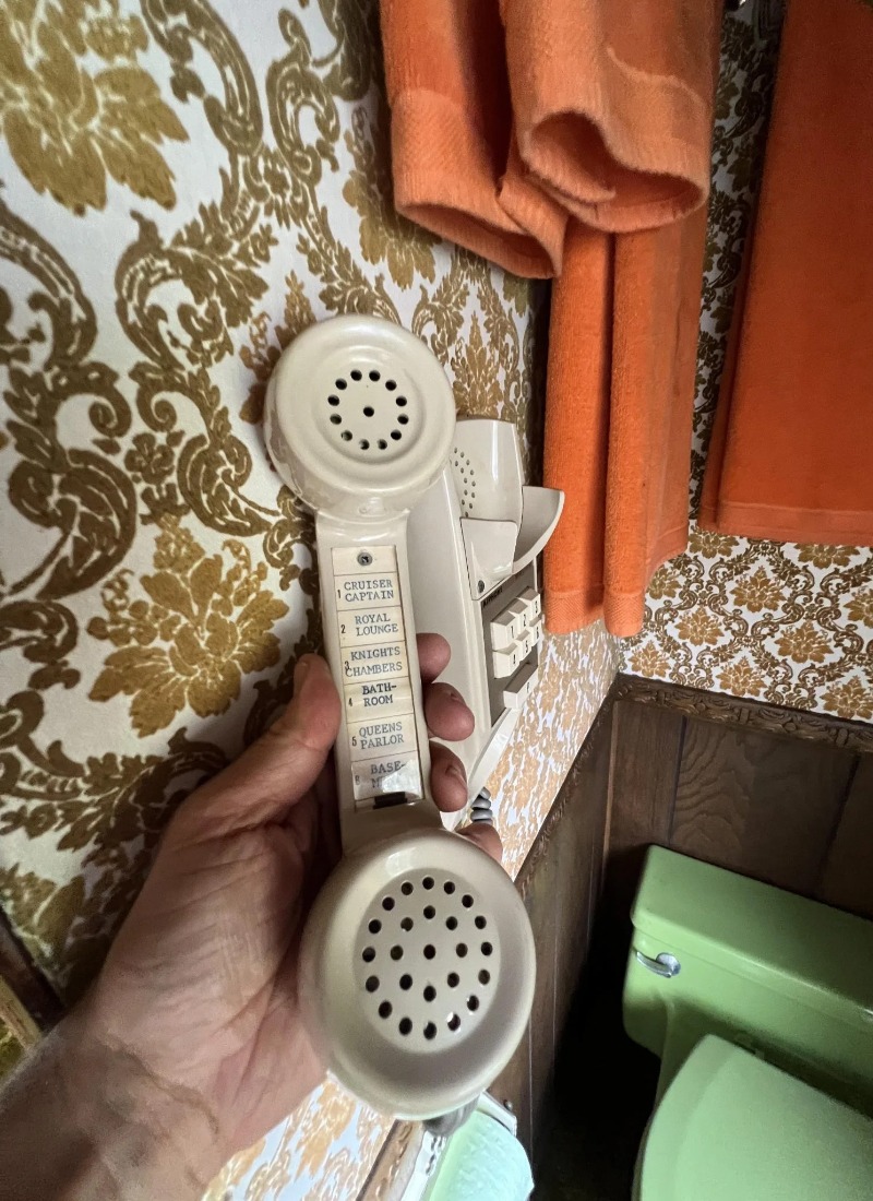Telefonen på badet kunne ringe når som helst når sjåføren lurte på noe
