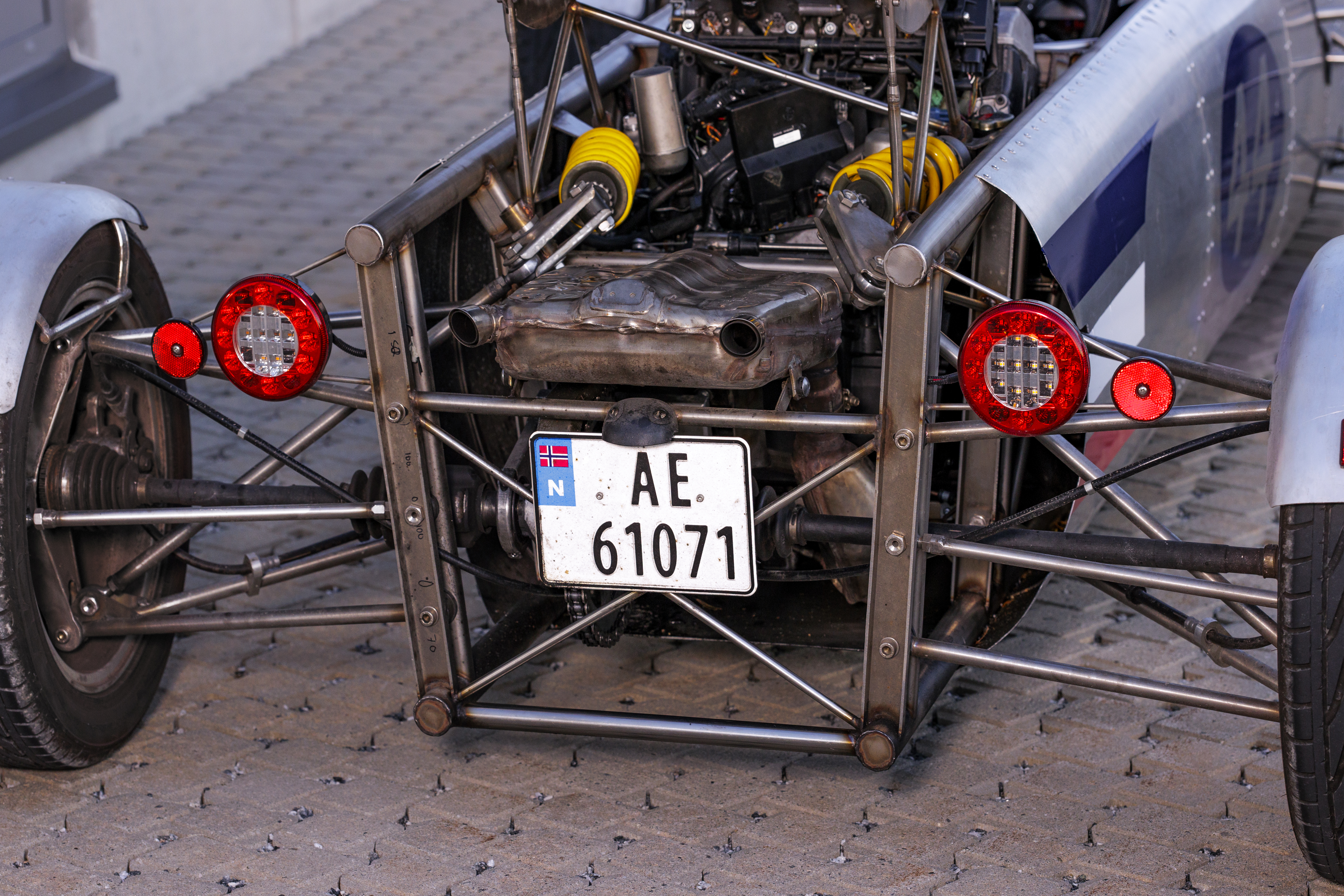 Bilene er inspirert av gamle Formel 1-biler. 