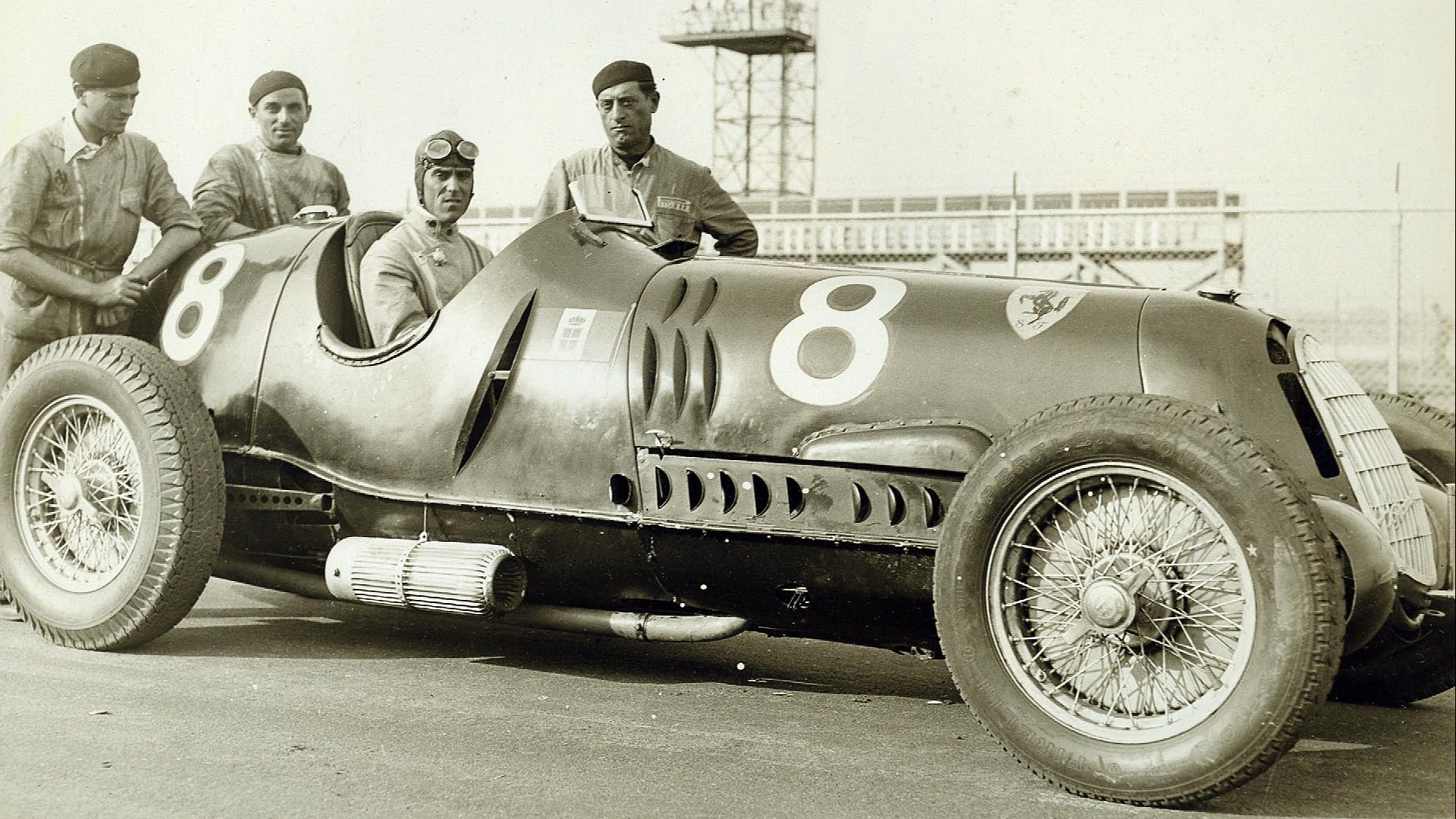 Nuvolari ga amerikanerne en kjøreleksjon av de sjeldne, da han knuste feltet i Vanderbilt Cup i 1936 på Roosevelt Raceway i sin Scuderia Ferrari Alfa Romeo 12C-36.
