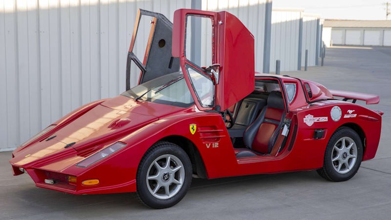 En Ferrari Enzo replika.
