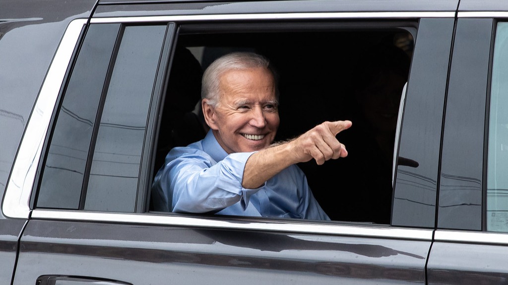 Flere bilmerker kjemper mot Bidens Elbil-mål