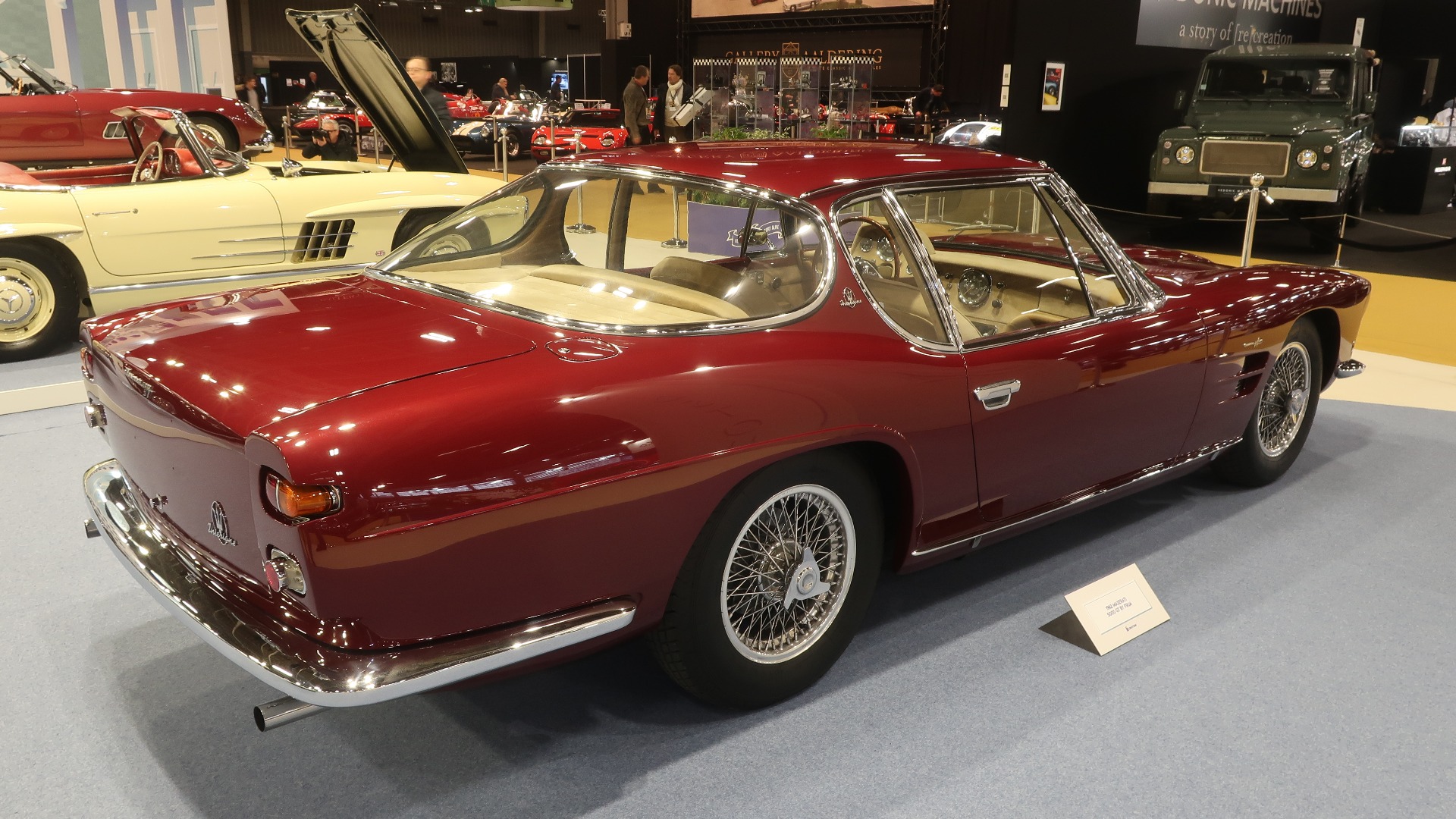 Bilen forbløffet besøkende på Geneve-utstillingen i 1962, da lakkert i gull metallic.