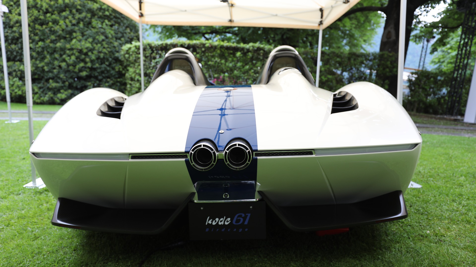 De to flotte eksosrørene signaliserer at dette ikke er noen elbil.