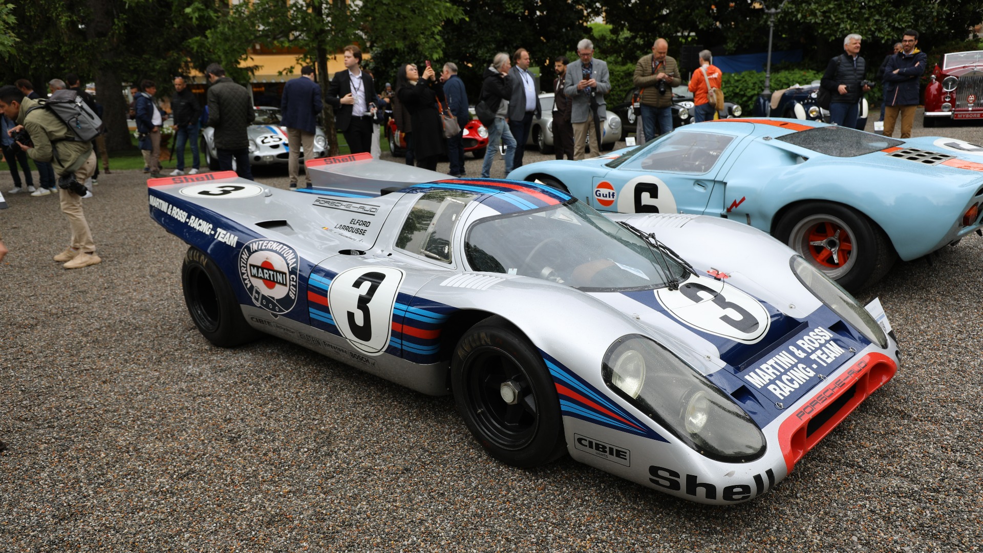 To Le Mans legender med 1970 Porsche 917 K forrest, og GT40 bak. Begge 100 prosent ekte.
