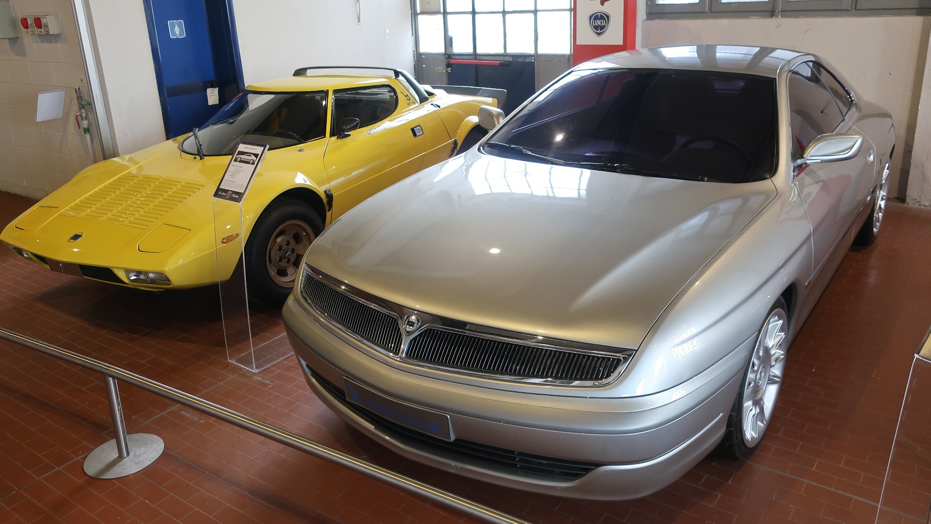 Bilen som den står idag i Volandia-museet, parkert ved siden av en Lancia Stratos.