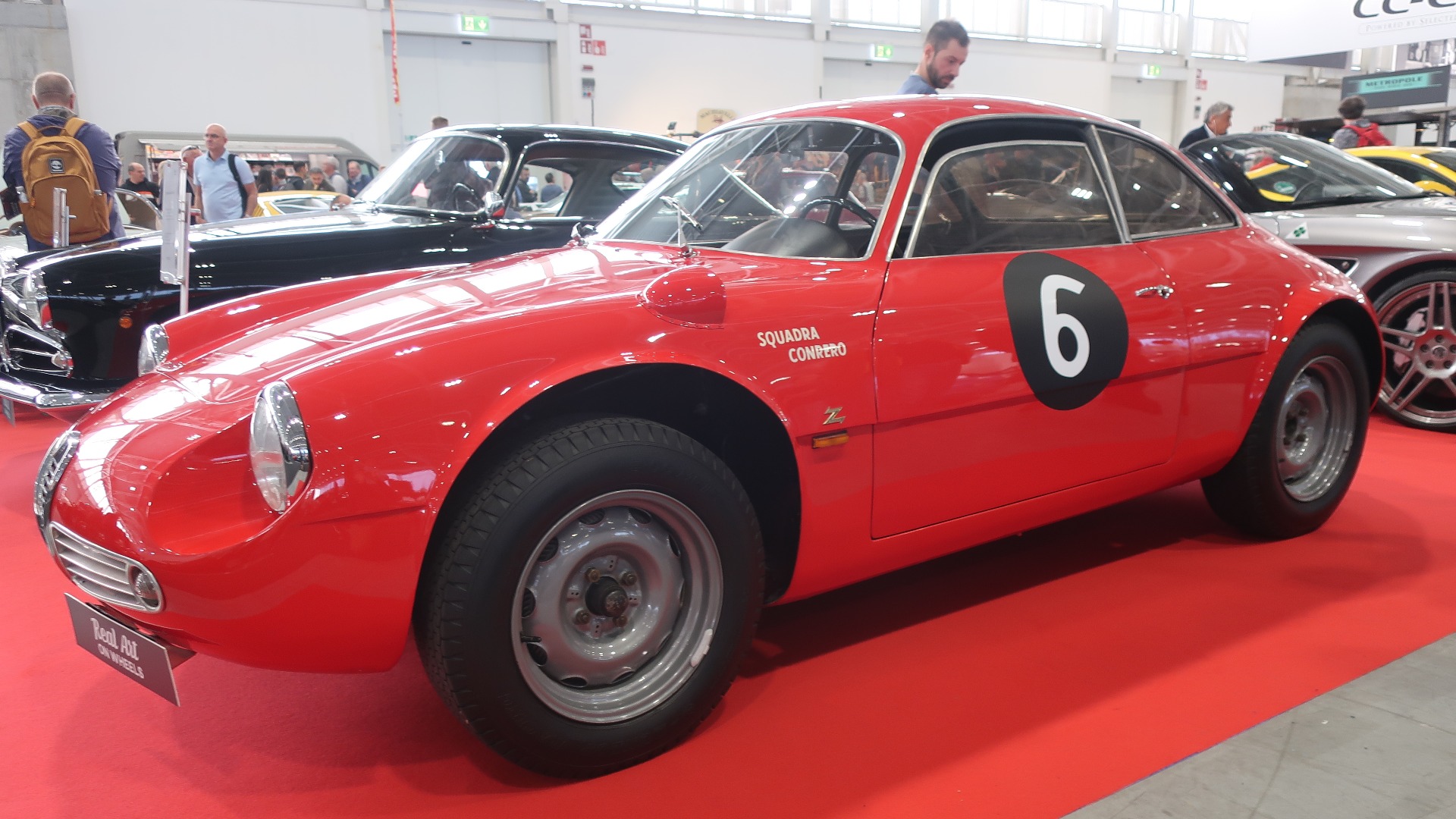 Det er selvsagt enorme mengder tøffe Alfa Romeoer å se. Som denne 1960 Alfa Romeo Giulietta SZ, som Zagato gjorde 110 kg lettere enn vanlig Giulietta Sprint. Til salgs for 395.000 Euro. 